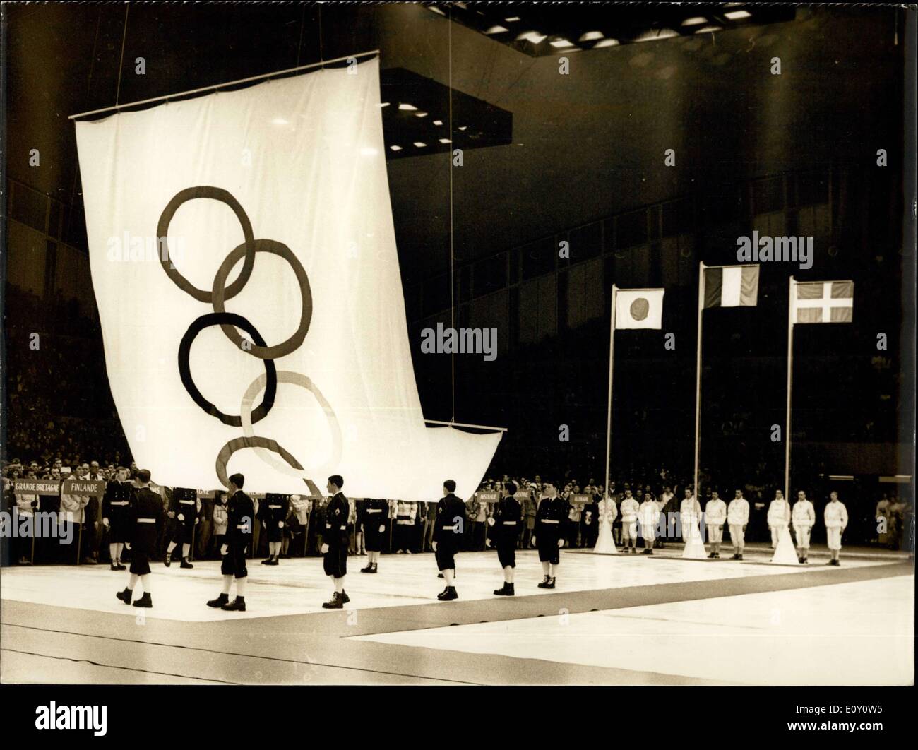 COUPE CENDRIER JEUX OLYMPIQUES Hiver de 1968 à GRENOBLE JO 68 Saut à Ski AUTRANS EUR 12,00 - FR