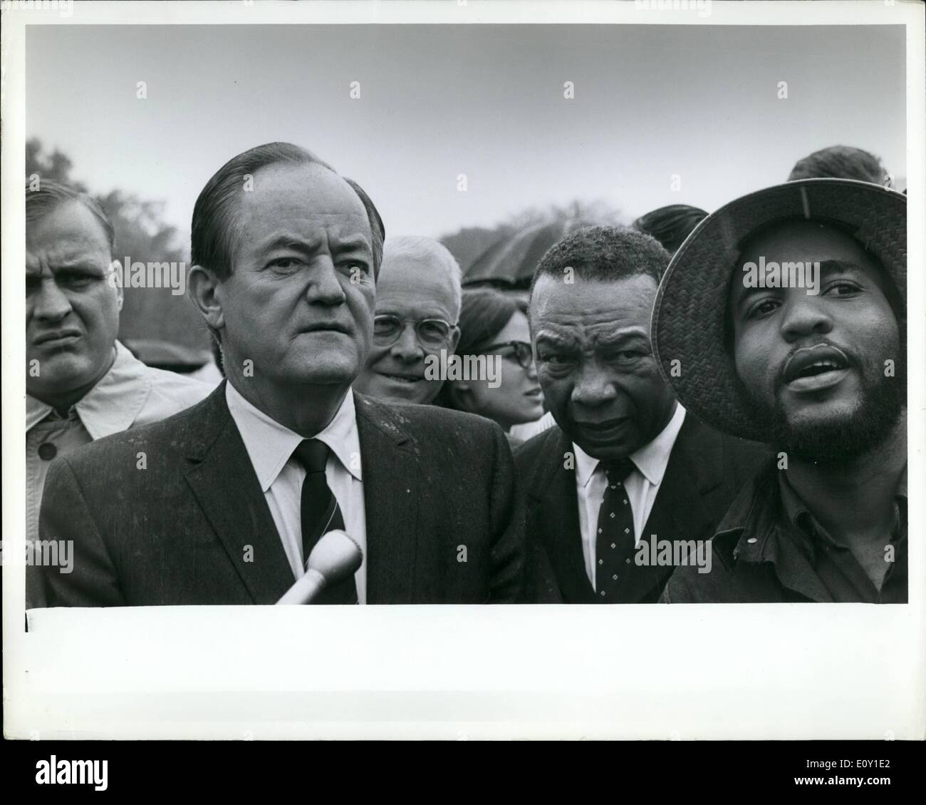 Mai 05, 1968 - Hubert Humphrey - Maire de Washington ? - Rév. James Bevel à Ressurection Ville. Washington DC. Banque D'Images