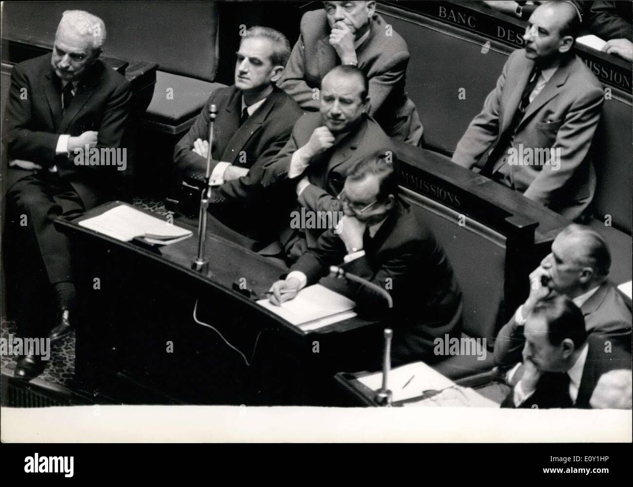 22 mai 1968 - ils sont présentés au cours d'une Assemblée nationale débat sur la motion de censure. Banque D'Images