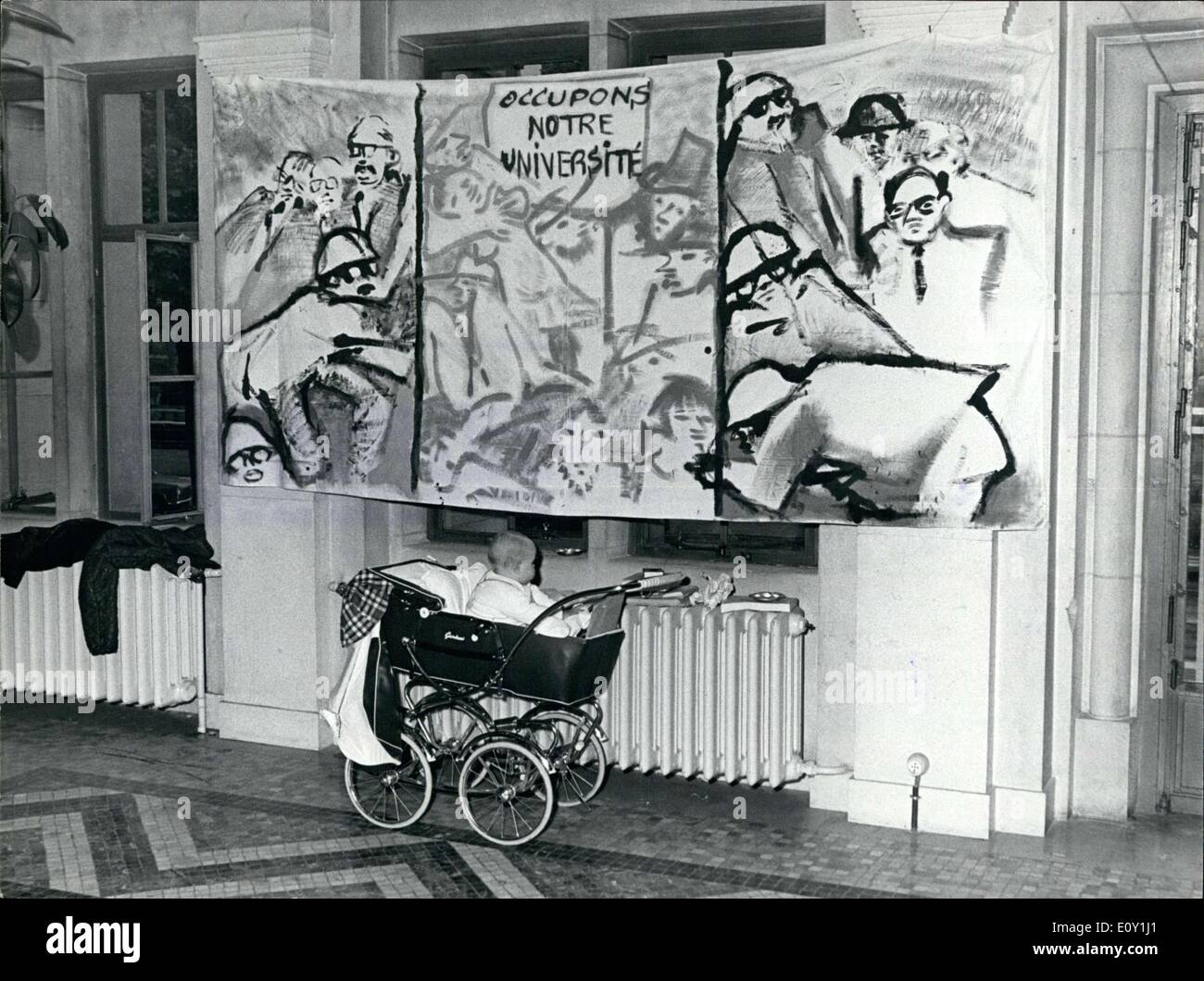 23 mai 1968 - L'Université de Bruxelles les élèves à exprimer des idées avec des affiches de la réforme .c Banque D'Images