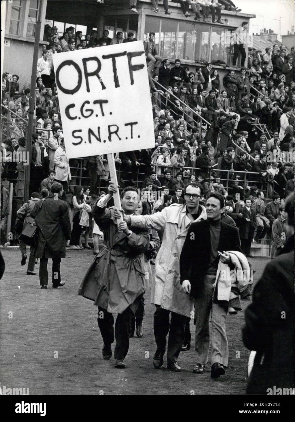 28 mai 1968 - L'Union nationale des étudiants de France était tenue d'une réunion qui a plus de 30 000 personnes ont assisté. Banque D'Images