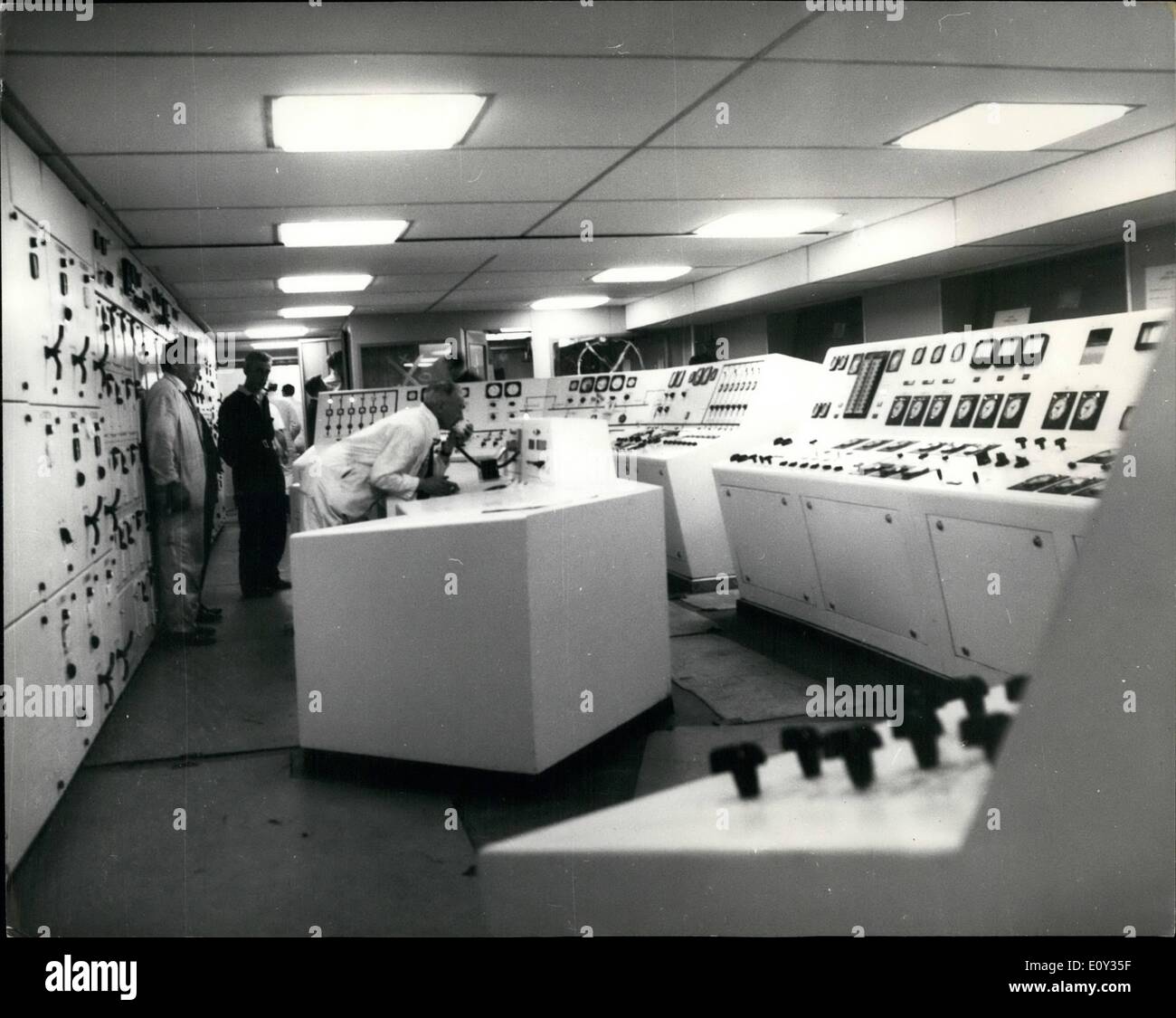 Septembre 09, 1968 - Le Queen Elizabeth 2 est presque terminé. Le centre de contrôle adjacent à la salle des machines principale de la reine Elizabeth Banque D'Images