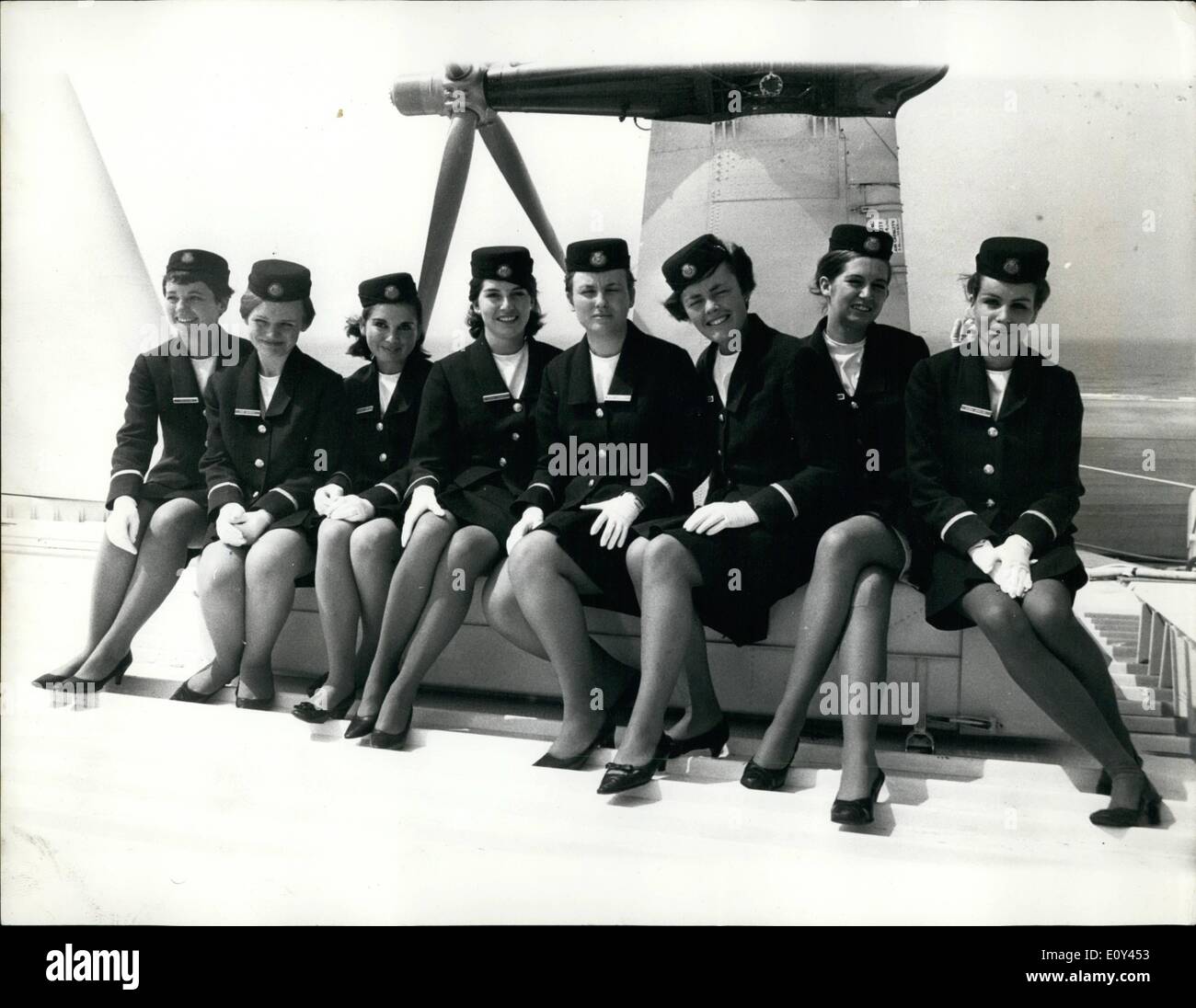 Juillet 07, 1968 - Le plus gros aéroglisseur fait ses débuts en relative aux VIP canal bidirectionnel : passage à niveau le plus gros aéroglisseur, le Mountbatten SRN-4 classe aujourd'hui a fait ses débuts de transport de passagers VIP dans les deux sens de traversée de Douvres à Boulogne. La British Rail et Hoverlloy SRN-4 &pound;1 500 000 coûts, peut transporter 30 voitures et plus de 200 passagers. Le voyage a été une répétition générale pour demain quand la princesse Margaret inaugurera la première voiture cross-canal et de voyageurs service d'aéroglisseur entre Douvres et Boulogne Banque D'Images