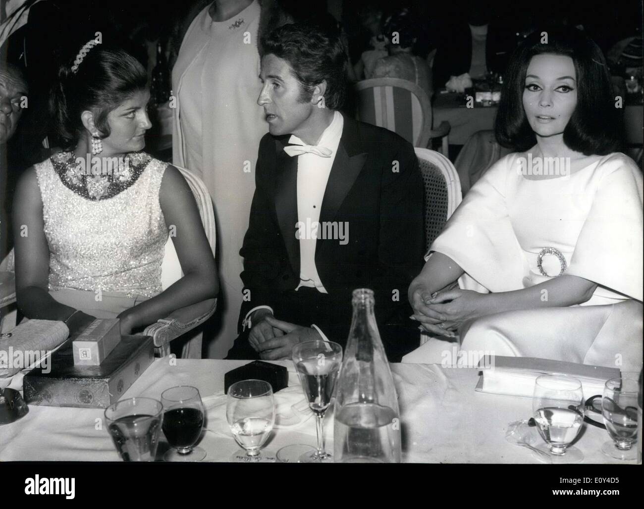 Juillet 21, 1968 - La Princesse Chantal de Bourbon Parme, Jacques Chazot ''Dance'' Maître Ludmilla Tcherina au dîner Banque D'Images