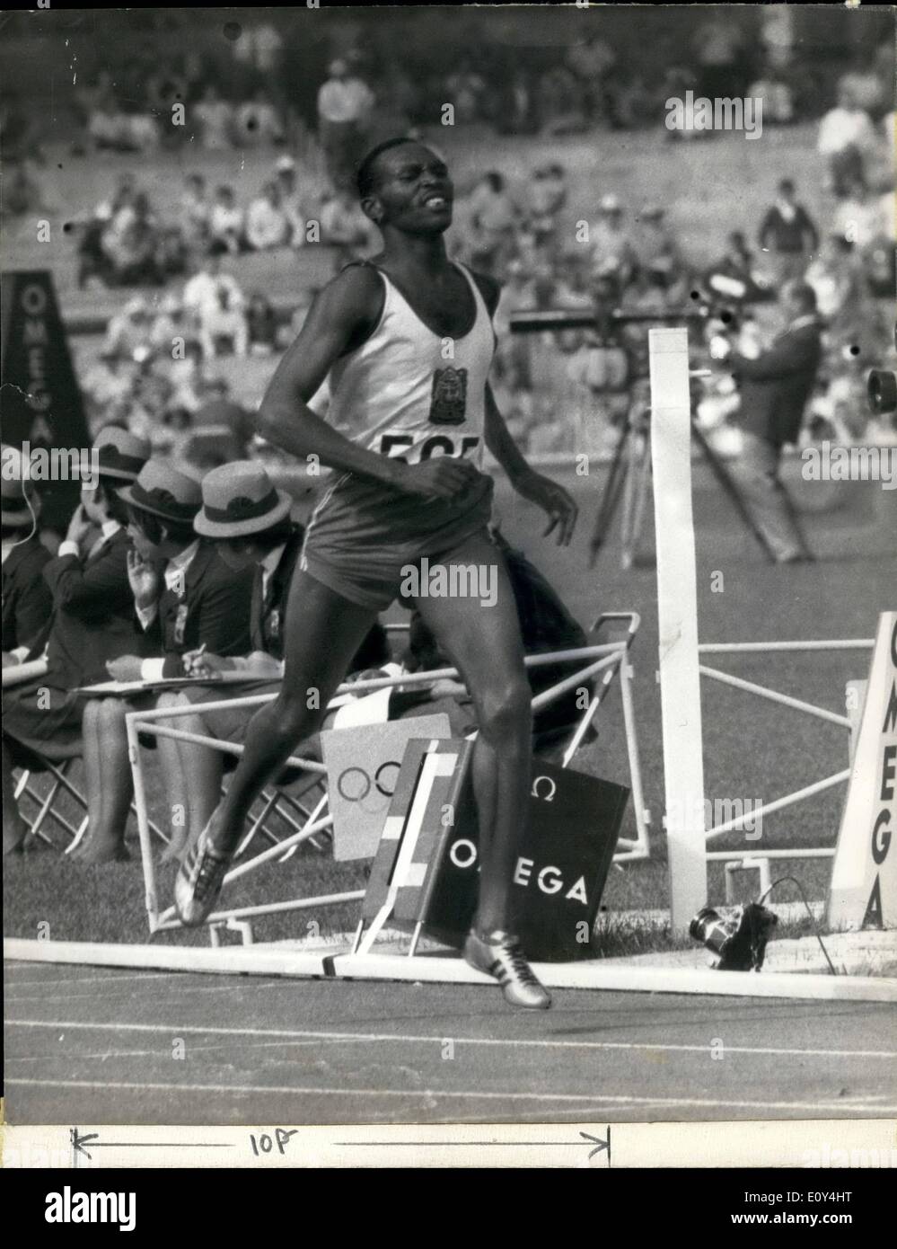 10 octobre 1968 - Le Jeux Olympiques de 1968 à Mexico Keino Kenya remporte l'or au 1500 mètres. Kipchoge Keino, montre la photo de Keny Banque D'Images