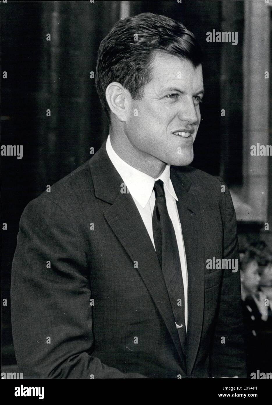 08 août, 1968 - Le sénateur Edward Kennedy dire : ''Je vais accepter un projet de'' : Le sénateur Edward Kennedy est fiable aurait dit à plusieurs de ses associés à Chicago qu'il va accepter l'investiture démocrate pour le président s'il prend la forme d'un véritable projet, mise en place par un large spectre de délégués à la Convention nationale. La photo montre le sénateur Edward ''Teddy'' Kennedy. Banque D'Images
