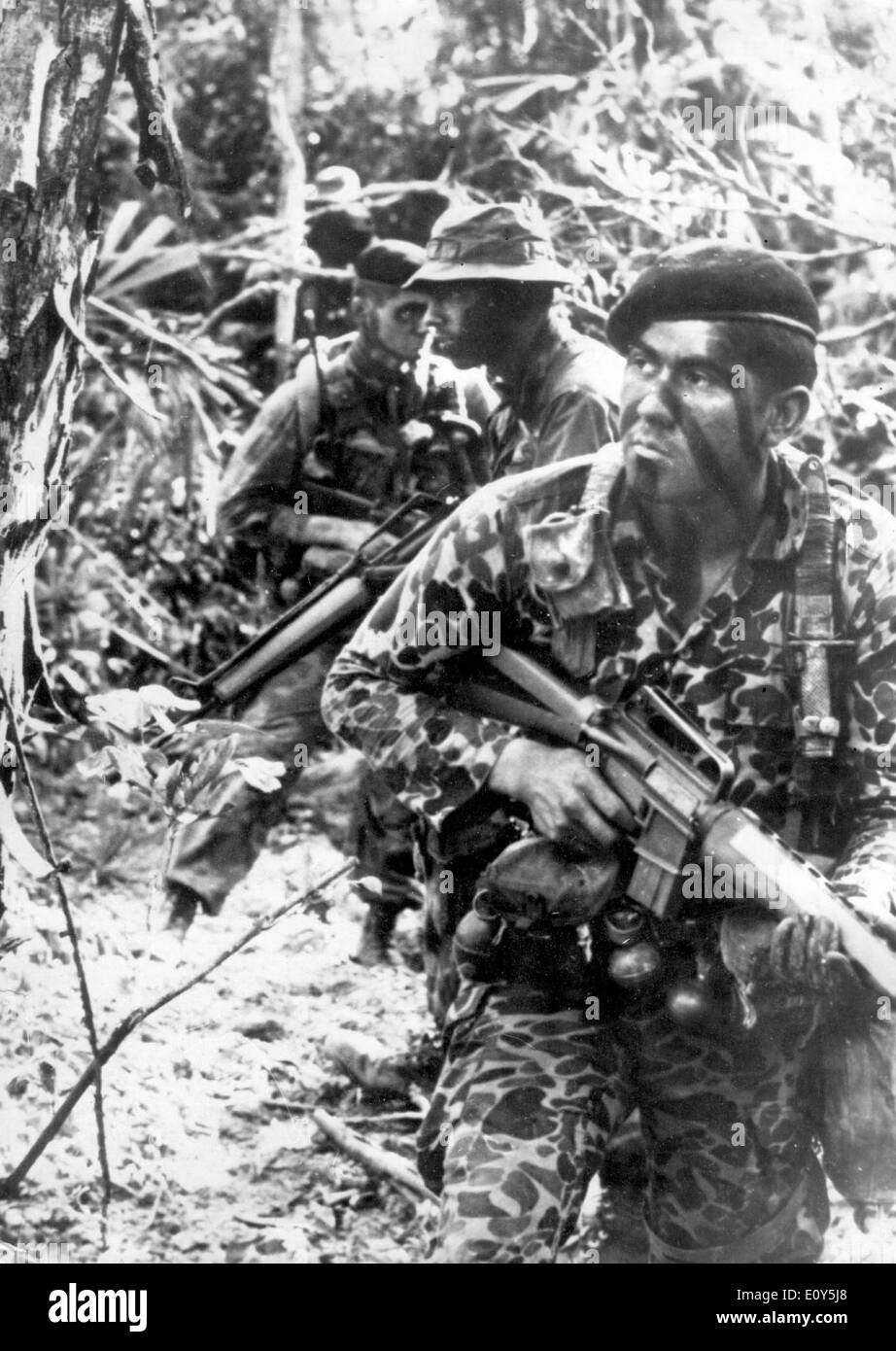 1000190 (900324) VIETNAMKRIEG, US - Soldaten en uniforme mit bemalten Gesichtern au Vietnam am 15.02.1969 ist die 'Jede Banque D'Images