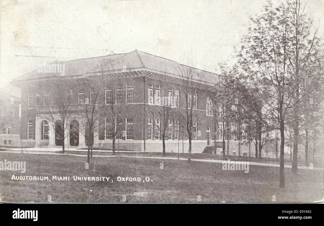 Cette collection de cartes postales de la région d'Oxford de l'Ohio présente divers auditoriums et théâtres dans les universités et collèges locaux. Ces lieux historiques mettent en valeur l'art de la performance et le patrimoine culturel de la région. Banque D'Images