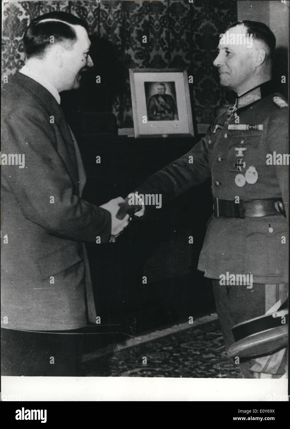 Le 12 décembre 1968 - Domaine général maréchal Erwin Rommel(à droite), chef de l'Afrikacorps, avec Adolf Hitler(à gauche). Des représentants de l'Union Lane Kirkland & Svend Bache Vognbjerg Banque D'Images