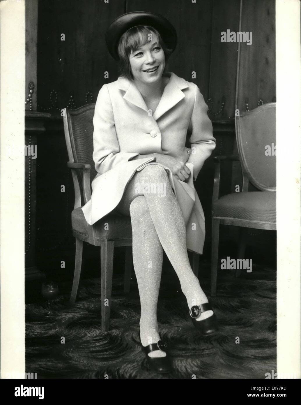 Avril 04, 1969 - Shirley Maclaine à Londres. : Shirley Maclaine, l'une des stars les plus polyvalents d'Hollywood, est à Londres pour un court Banque D'Images