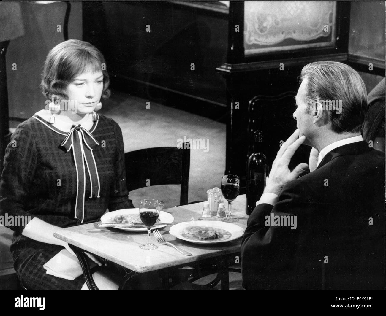 L'actrice Shirley MacLaine dans le film "Les femmes fois sept' Banque D'Images
