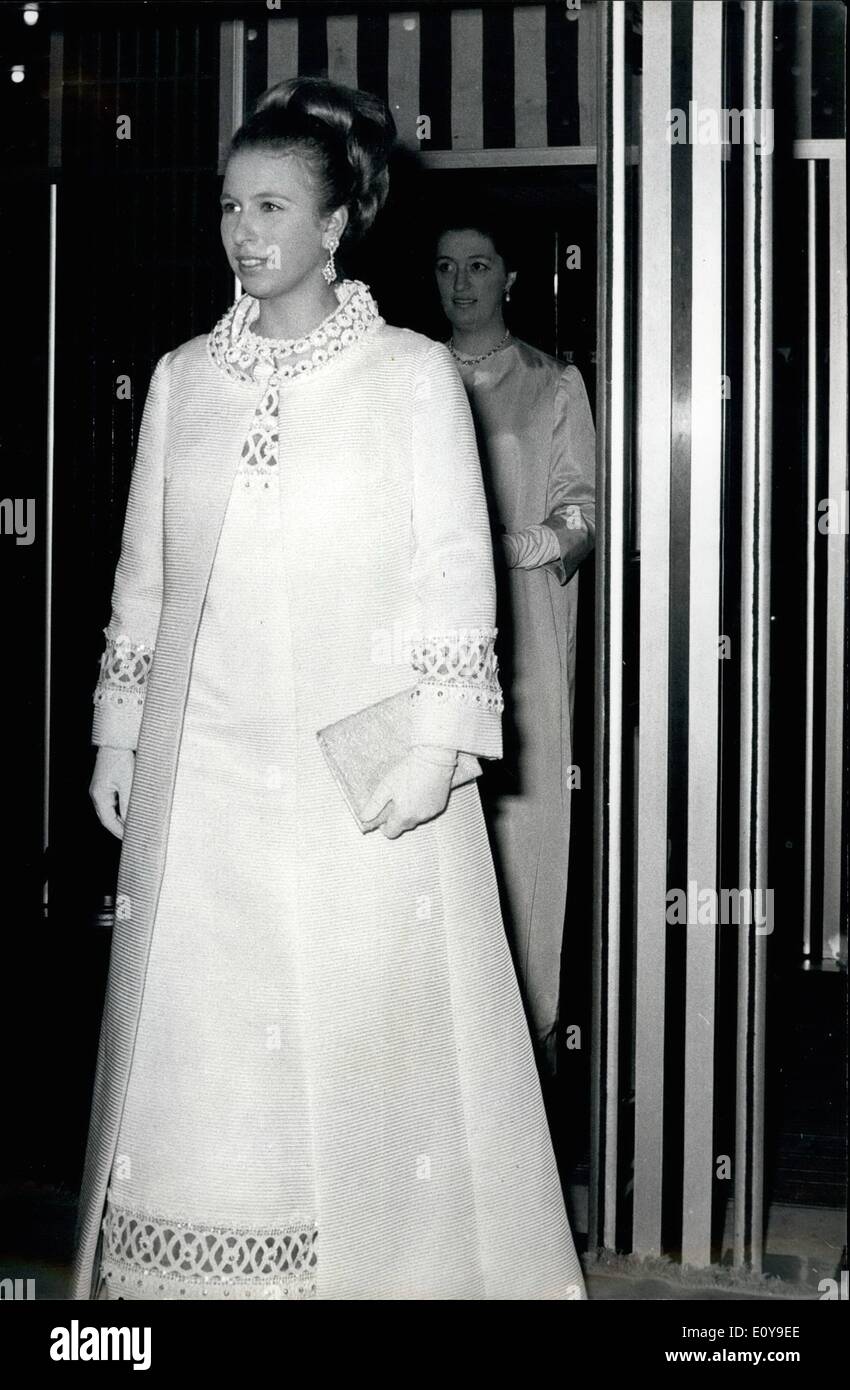 Juin 04, 1969 - 4 juin 1969. La princesse Anne assiste à la Premiere . La princesse Anne , la nuit dernière a assisté à la première mondiale de Banque D'Images