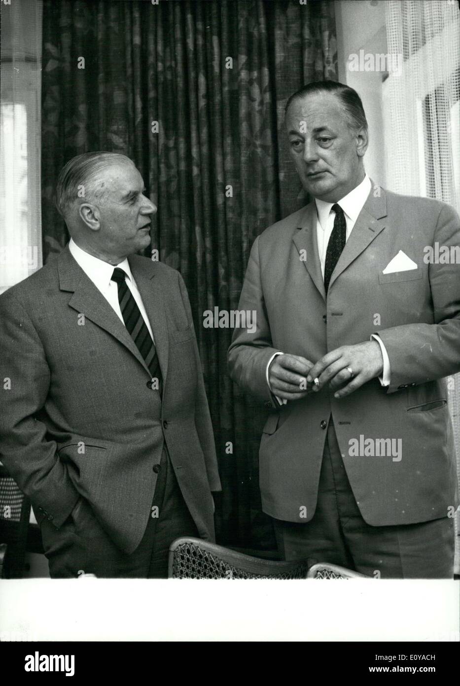 Juin 26, 1969 Conférence de presse - FDP à Bonn. Le conseil d'un parti le Parti National Démocratique de l'Allemagne a informé la presse de Banque D'Images
