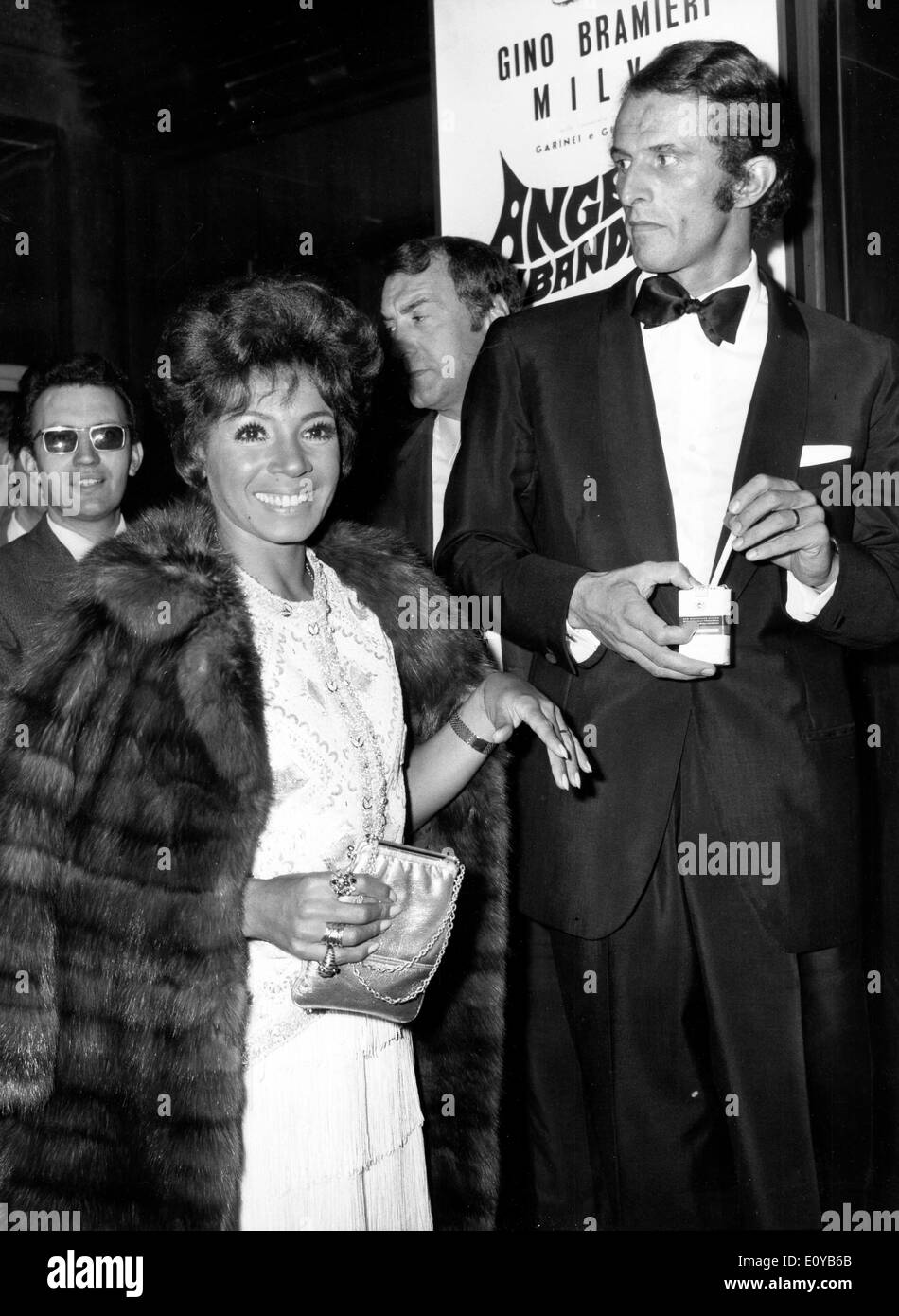 Oct 08, 1969 ; Rome, Italie ; chanteuse Shirley Bassey et son mari FRANCO NOVAK au théâtre Sistina. (Crédit Image : © Banque D'Images