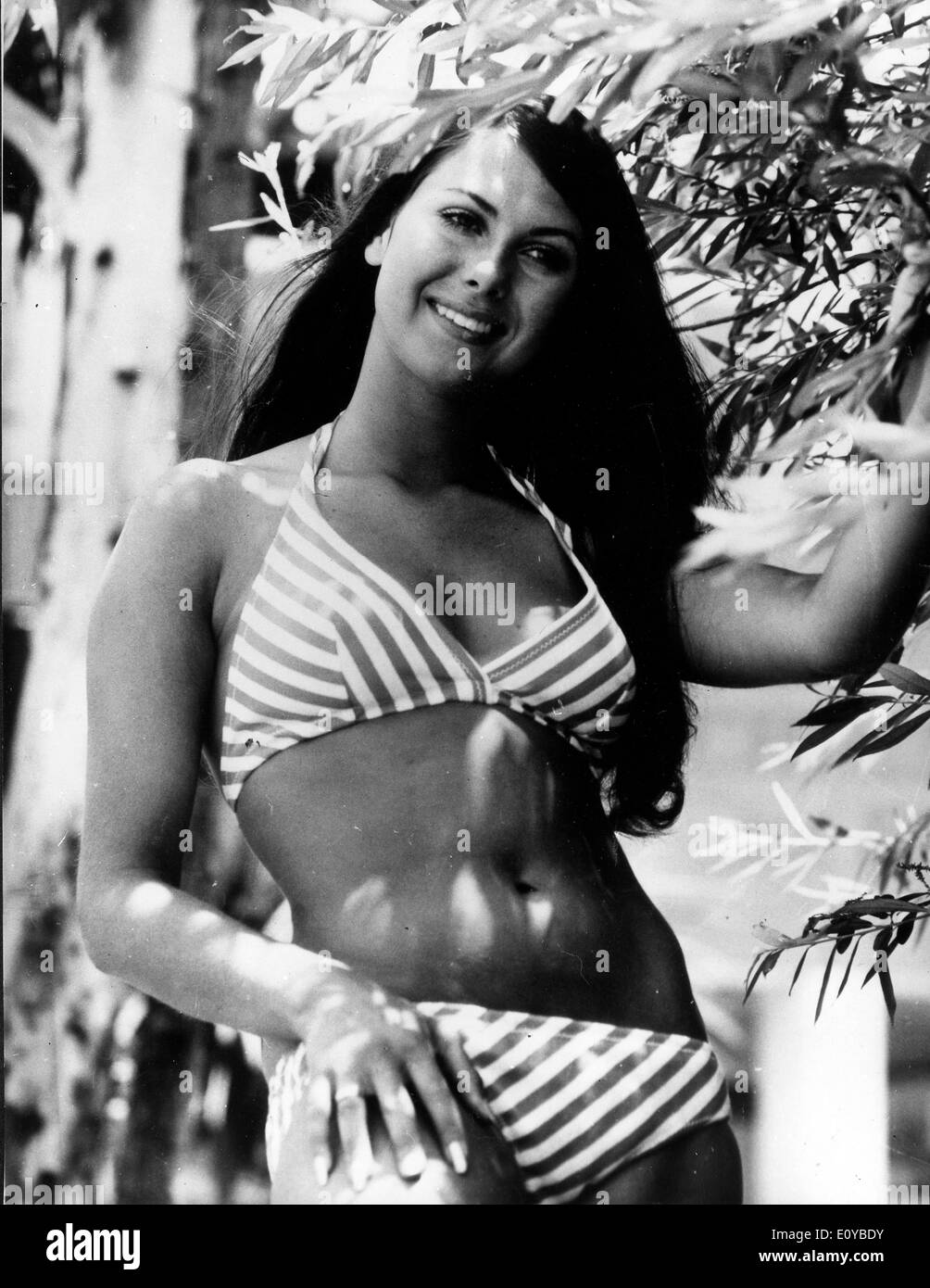 Aug 05, 1969 - Paris, France - les modèles posent des femmes en bikini sexy  et agir. Fichier : Date exacte Unkown. c.1965-1975 (crédit Image : © Photo  Stock - Alamy
