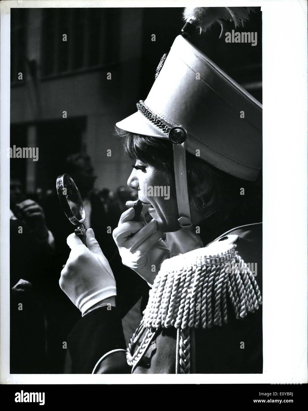 08 août 1969 - Shirley Maclaine conduisant un bond sur Wall Street à ''Sweet Charity'' par Universal Pictures - entre les actes. Banque D'Images