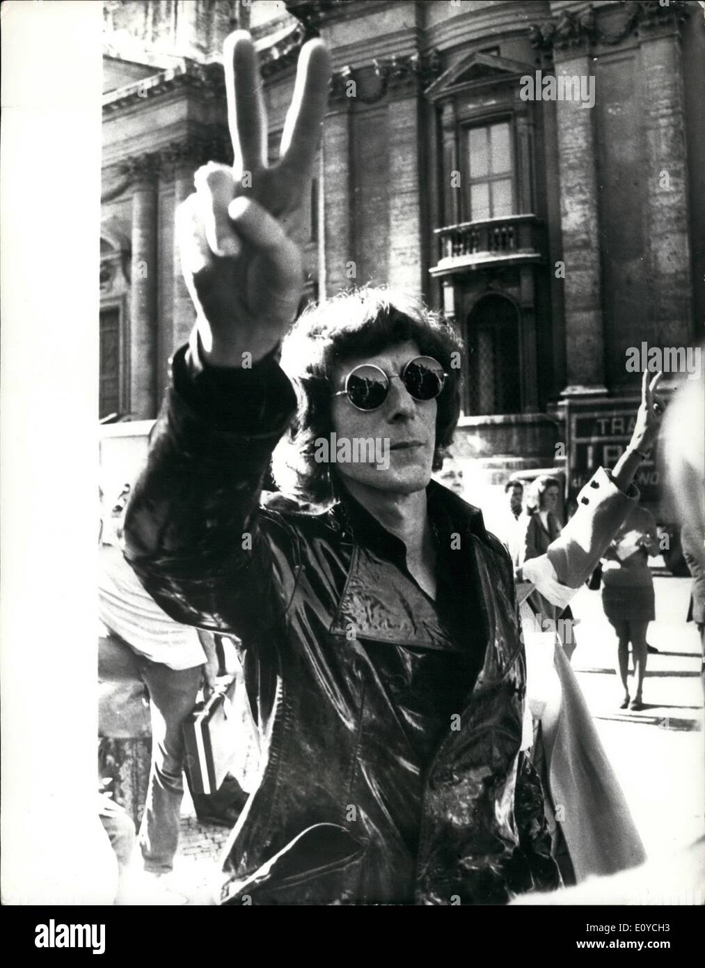 11 novembre 1969 - Paul Getti rejoint le fils d'Awti-War Parade à Rome - J. Paul Getty Jr., fils du milliardaire du pétrole, photographié lors de la manifestation qui a eu lieu à Rome le samedi à l'appui de la paix de Washington de mars. Banque D'Images