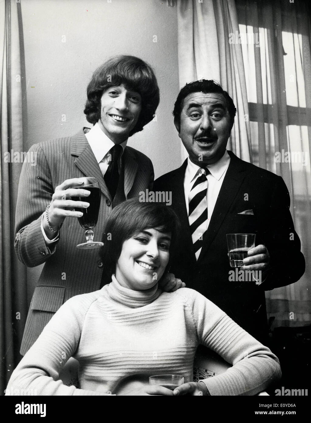Le Bee Gees Robin Gibb avec femme et père Banque D'Images