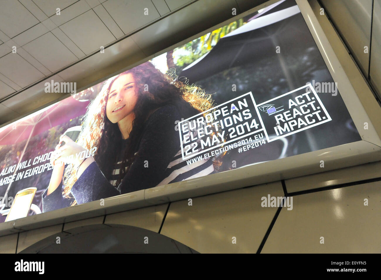 La station de métro Waterloo, Londres, Royaume-Uni. 20 mai 2014. Une grande affiche dans la gare de Waterloo pour les élections européennes le 22 mai. Crédit : Matthieu Chattle/Alamy Live News Banque D'Images