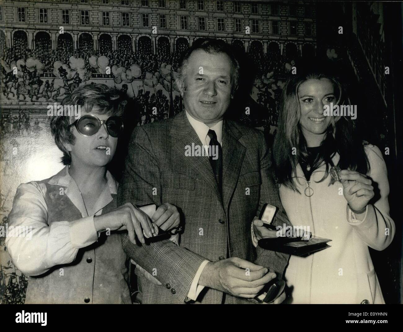 Juin 06, 1970 - Mick Micheyl, Jean Richard, et Sheila sont vus lors d'une réunion de la Société de protection des animaux. Erich Ollenhauer Banque D'Images