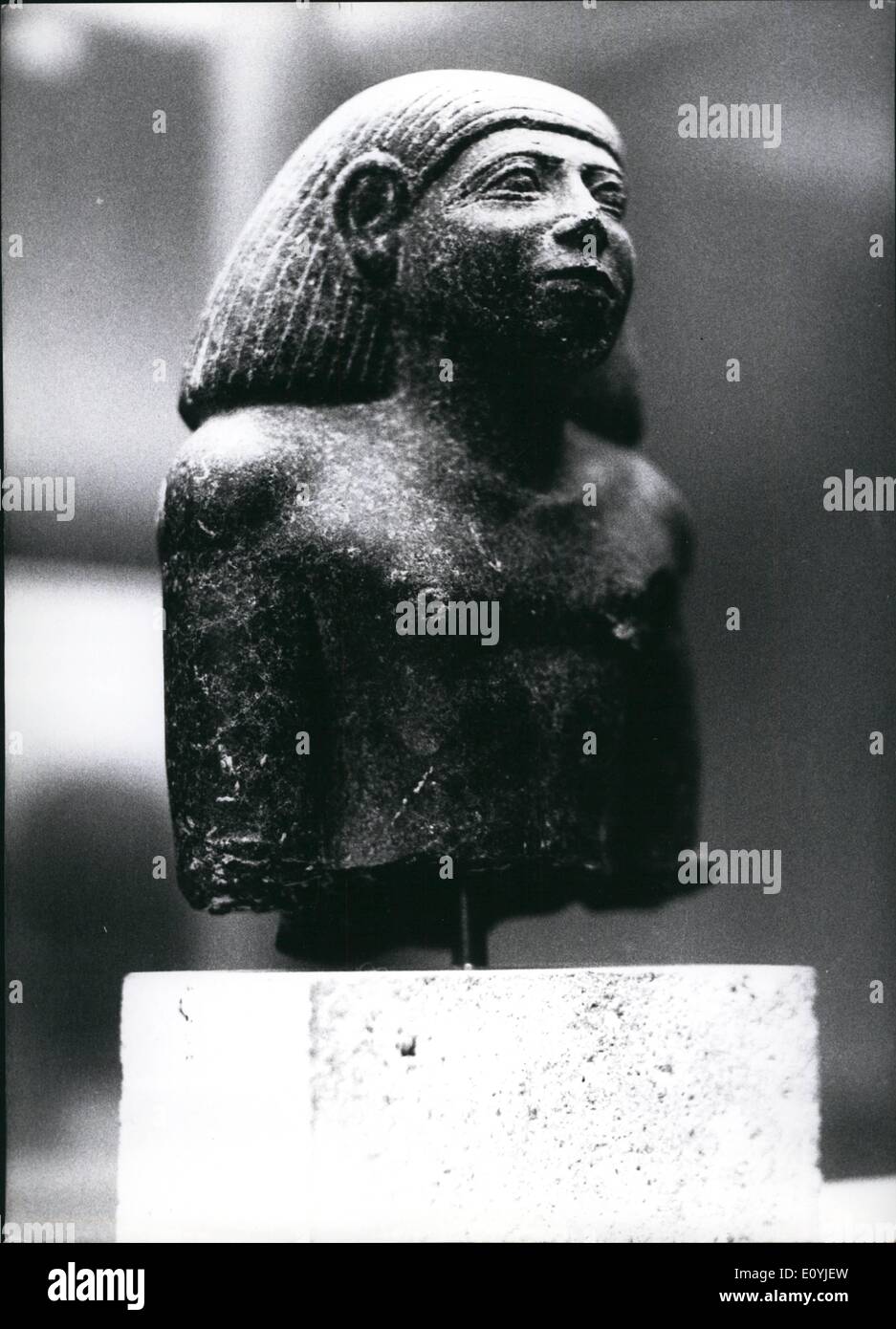 Juillet 07, 1970 - Cette photo montre 19 cm fragment d'un reader '' '' de blue - diorite gris est soi-disant en provenance de Memphis, le lieu réel de la découverte n'est pas certain. 12e dynastie, vers 1850 av. Banque D'Images