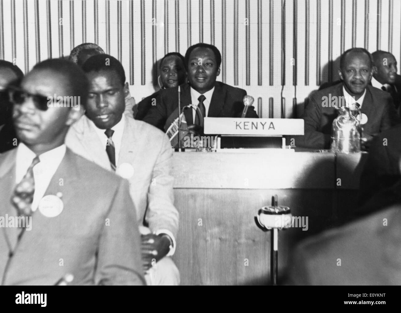 6 Septembre, 1970 - Nairobi, Kenya - Le Dr NJOROBE MUNGAI mène la délégation du Kenya à l'Unité des chefs d'Etat réunis à Addis-Abeba. Banque D'Images