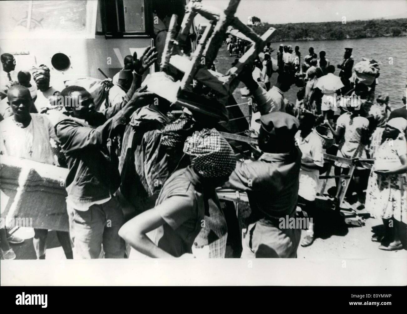 21 oct., 1970 - Les réfugiés expulsés de l'Ouganda Kenya arrivent à Kisumu Banque D'Images