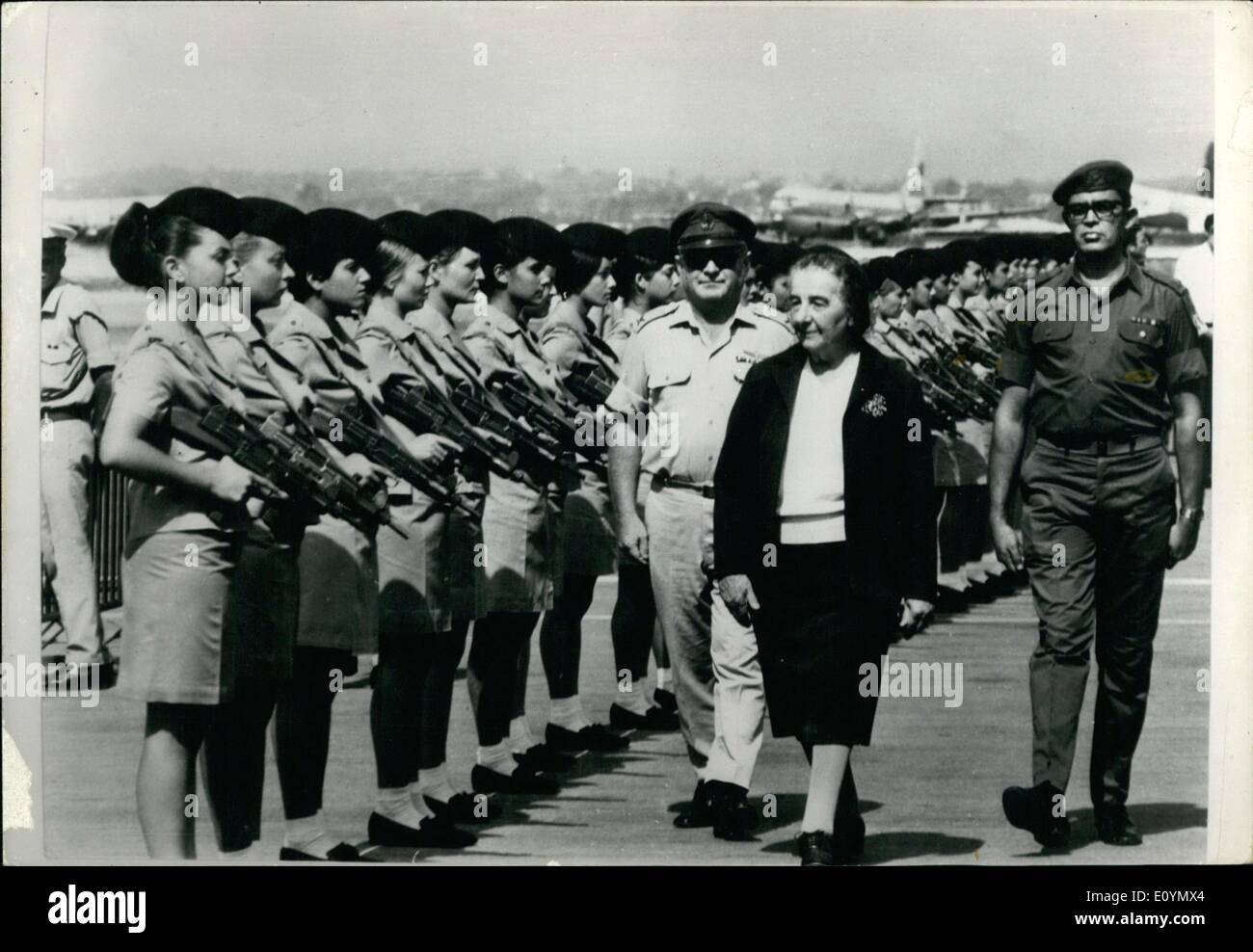 22 octobre 1970 - Meir est le premier ministre israélien. Elle est sur le point de partir pour New York où elle assistera à des événements pour le 25e anniversaire de l'ONU. Banque D'Images