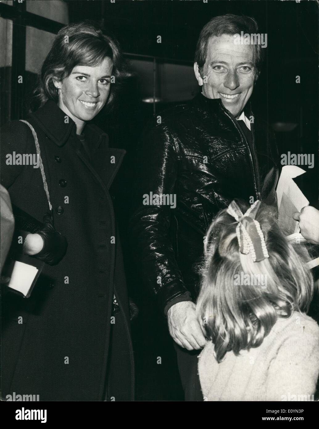Novembre 11, 1970 - La chanteuse américaine Andy Williams est à Londres avec son ex-femme : Andy Williams, la chanteuse américaine, et son Banque D'Images