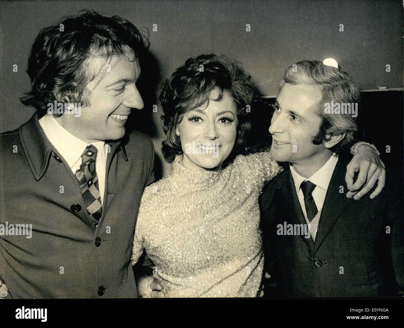 10 décembre 1970 - Catherine Valente avec Jean-Pierre Cassel et Marcel Amont Banque D'Images