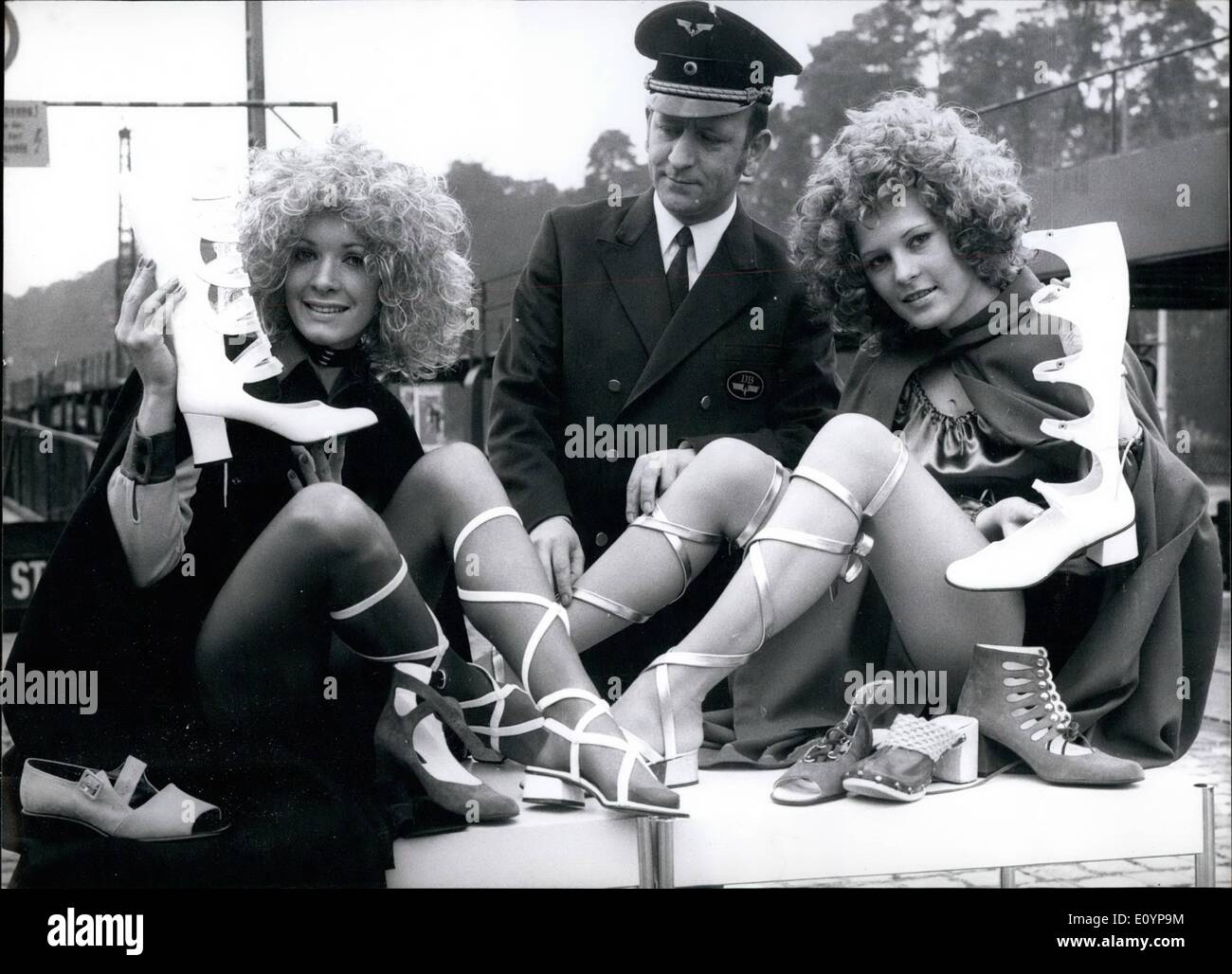 10 f vr. 02 1971 Chaussures Fasion Printemps t 1971 d tre