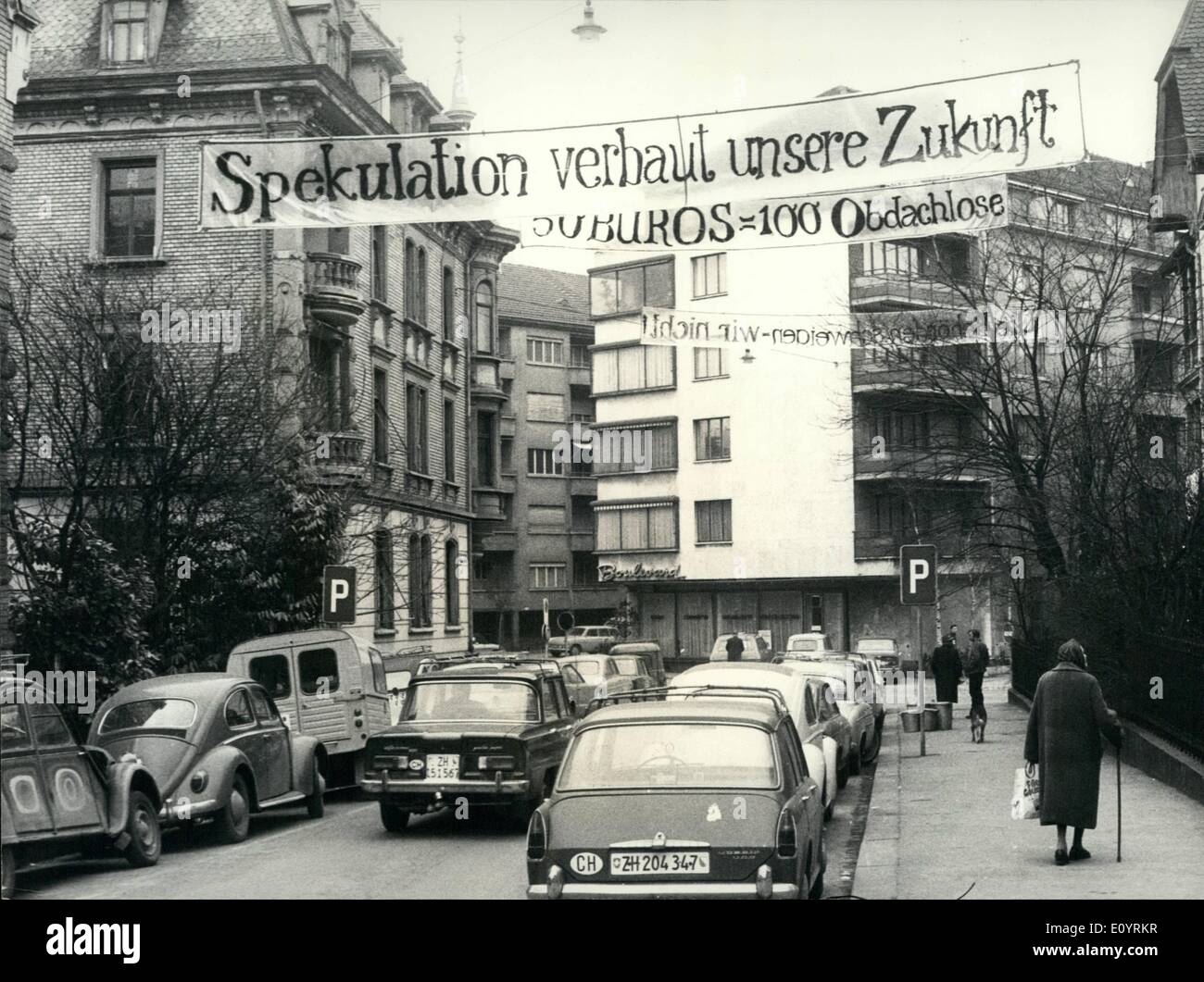 Avril 04, 1971 - Avec des barricades contre la démolition du logement : les détenus de l'appartement des bâtiments dans la rue Venedig Banque D'Images