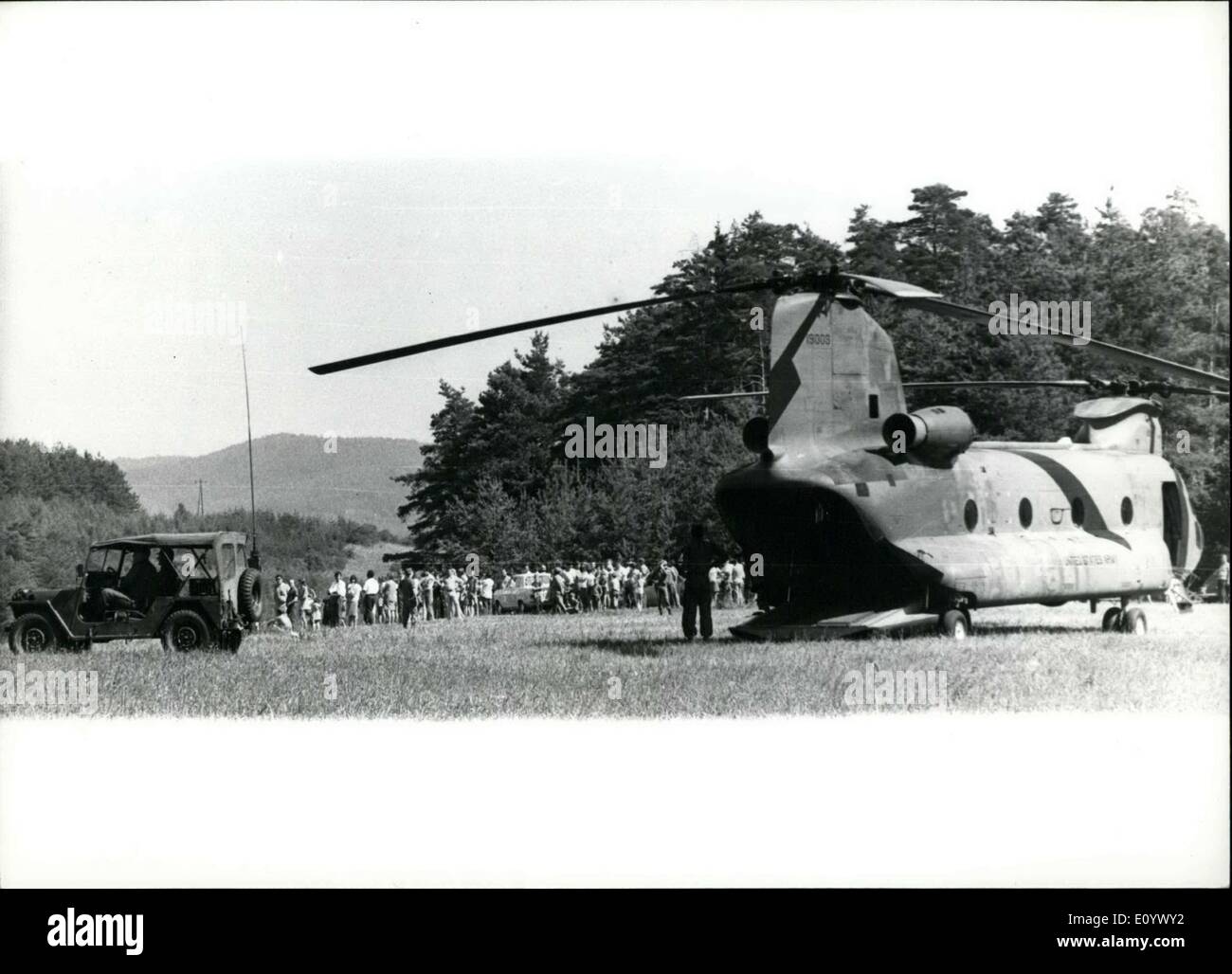 19 août 1971 - jusqu'à maintenant pire accident d'hélicoptère dans l'OUEST-FRANCE : Au cours de la pire jusqu'à maintenant l'accident d'hélicoptère... ... En Allemagne de l'Ouest sur 18 août 1971, 37 soldats américains sont morts près de Pegnitz. La plupart d'entre eux ont brûlé après que la machine s'est écrasé. Dans environ 300 mètres à la fois hauteur rotorblades est cassée. La raison de la catastrophe n'est pas encore claire. Dans l'hélicoptère a été l'équipage de quatre hommes et 33 soldats, qui doivent être transportés à l'aéroport nous-Grafenwohr de Ludwigsburg. Personne ne pouvait être sauvé. Il n'est pas encore clair, si l'hélicoptère a explosé déjà en l'air ou après l'accident. Ops Banque D'Images