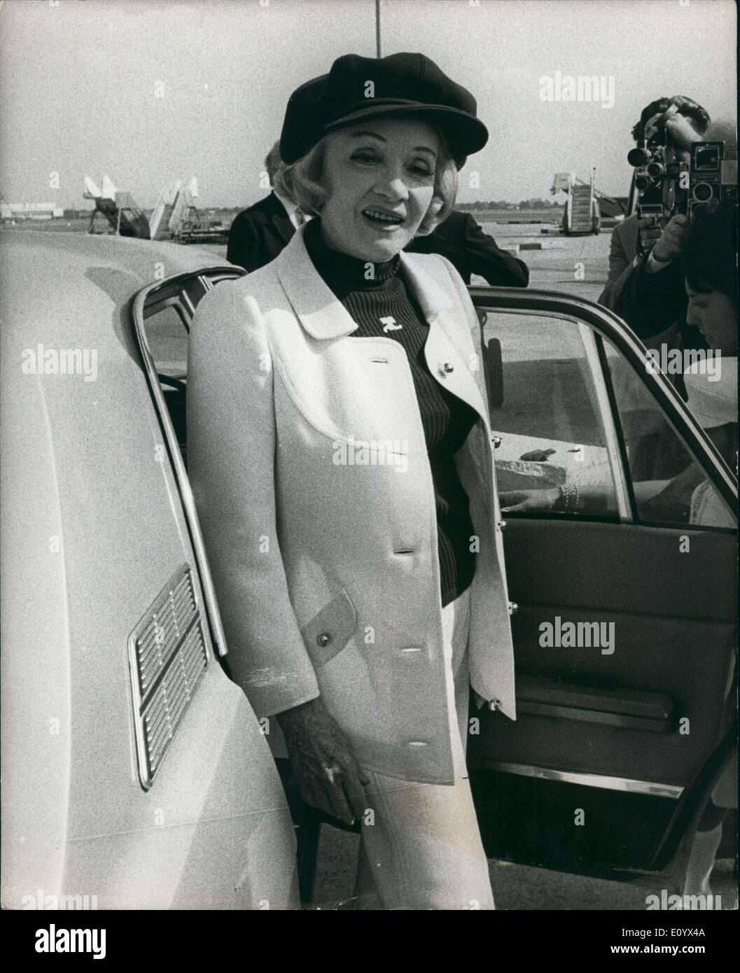 Septembre 09, 1971 - Marlene Dietrich arrive pour London Charity Show : Marlene Dietrich 67, qui dit ''J'ai passé les jeunes parce que je Banque D'Images