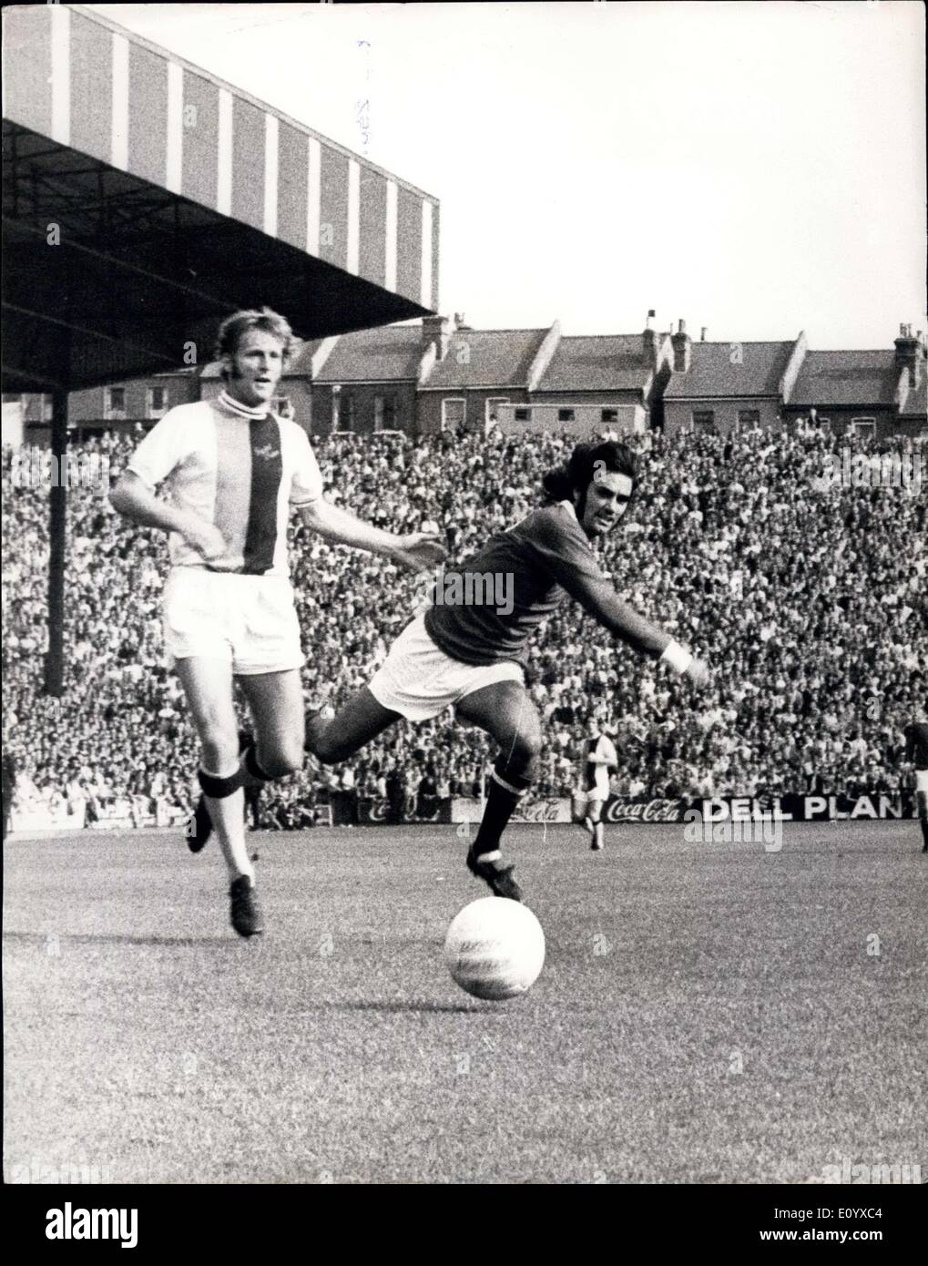 Septembre 11, 1971 - Crystal Palace V Manchester United : Photo montre McCormick le Palace defender et le George Best à l'extérieur Manchester le rendez-vous pour le ballon pendant le match à Selhurst Park Manchester a gagné 3-1. Banque D'Images