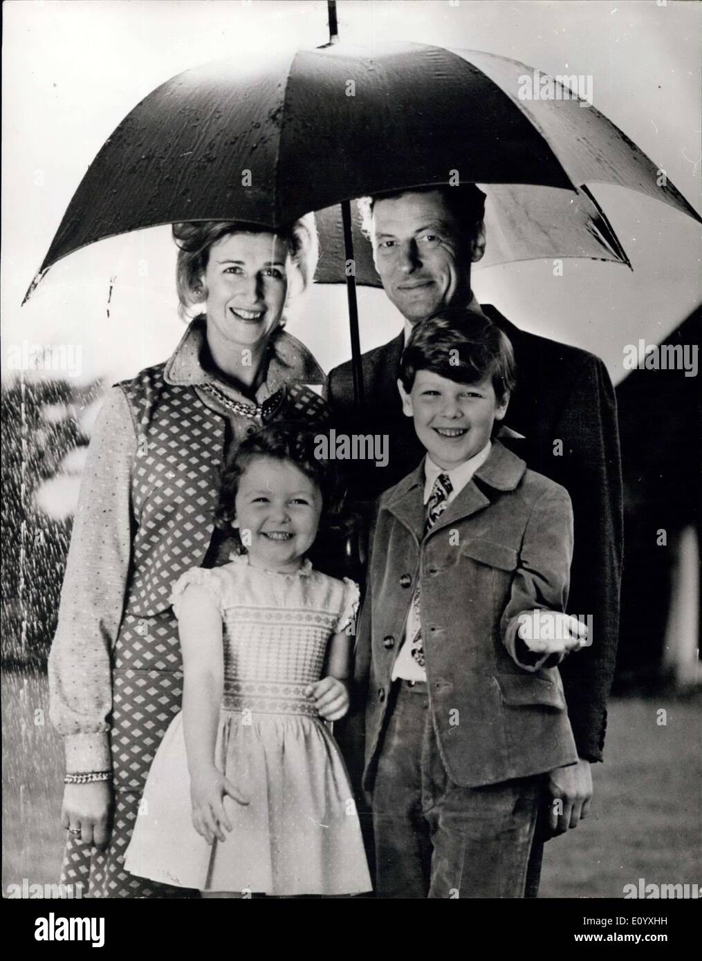 29 septembre 1971 - Son Altesse Royale la Princesse Alexandra et sa famille. : Son Altesse Royale la Princesse Alexandra et l'honorable Angus Banque D'Images