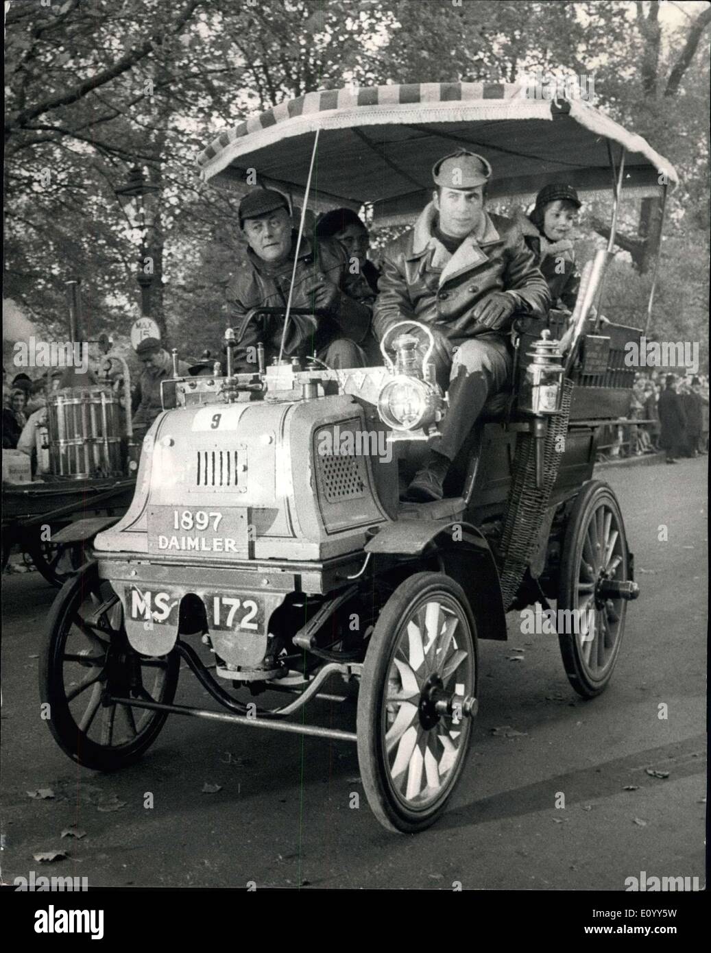 07 nov., 1971 - Le R.A.C. Londres à Brighton Veteran Rallye automobile ? 250 voitures anciennes a commencé à partir de Hyde Park Londres tôt ce matin pour prendre part à l'Assemblée R.A.C. Voiture vétéran Rally Run à Brighton. Photo montre : l'un des entrants a été cette 1897 Daimler représenté comme il a commencé de Hyde Park pour le 50-mile run à Brighton aujourd'hui. Keystone Banque D'Images
