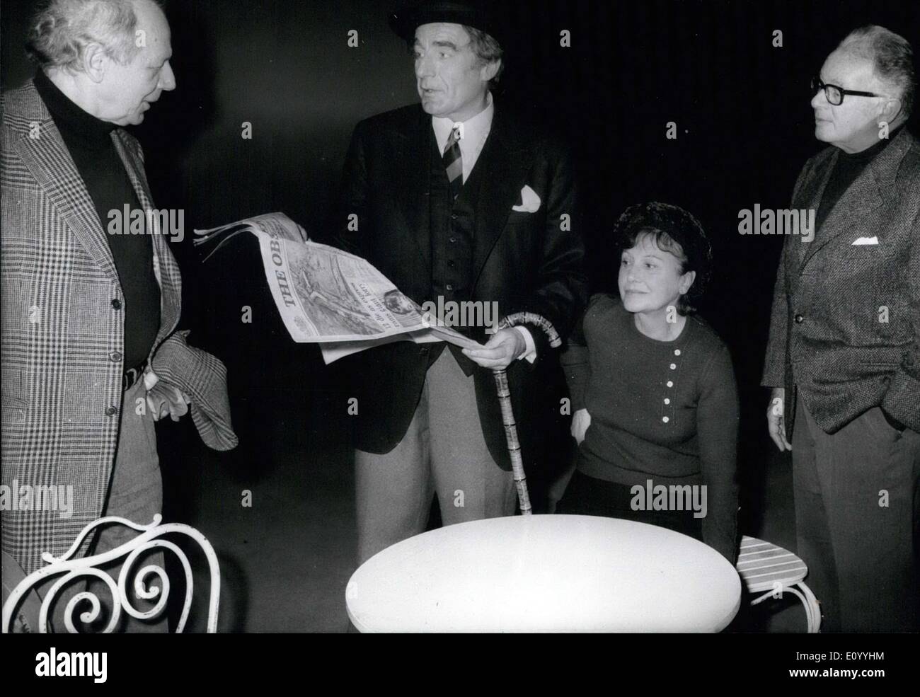 Le 20 novembre, 1971 - ''HOME'', une pièce de l'anglais David Storey, créée à Munich le 23 novembre 1971. C'était un morceau de conversation de cinq personnes. Sur la photo de gauche à droite : Peter Luehr, Romuald Pekny Gallauner rehearsel et Barabara pendant avec directeur Heinrich Schnitzler. Banque D'Images