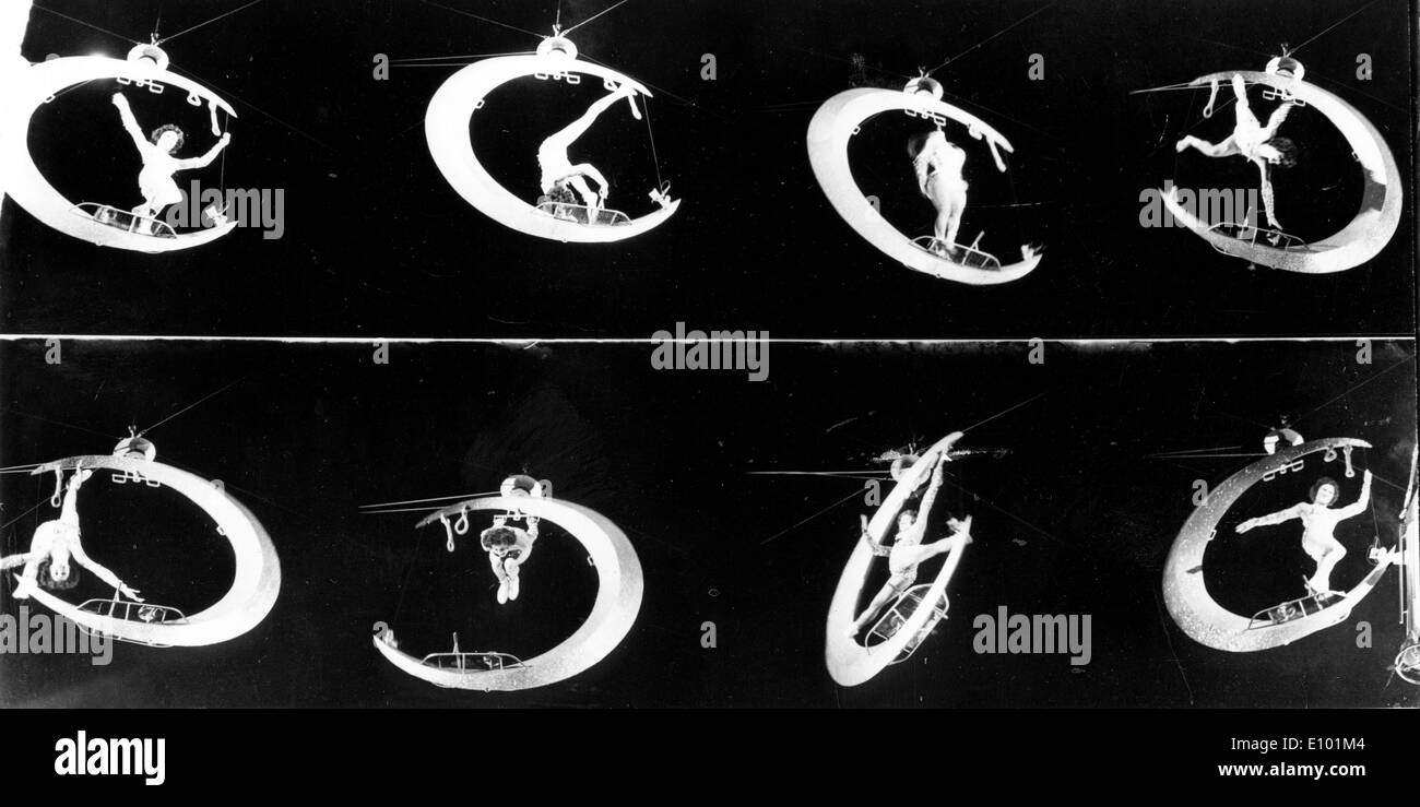 Des études de la jeune fille, GINA sur la Lune, au cours de répétitions à Olympie pour la Bertram Mills Circus Banque D'Images