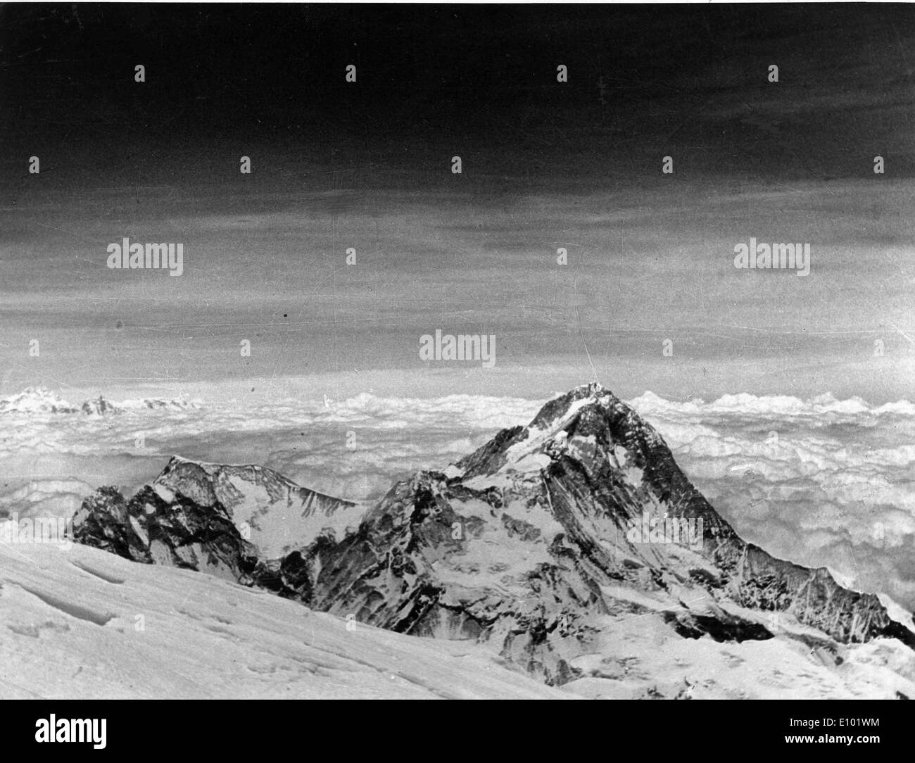Mount Everest Is The Earths Highest Mountain Banque D images Noir Et 