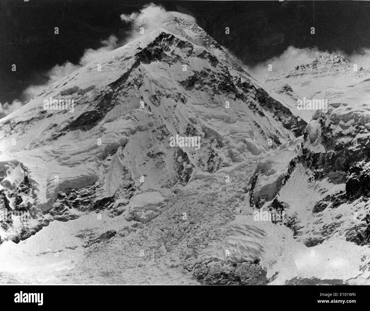 Mount Everest Is The Earths Highest Mountain Banque D images Noir Et 