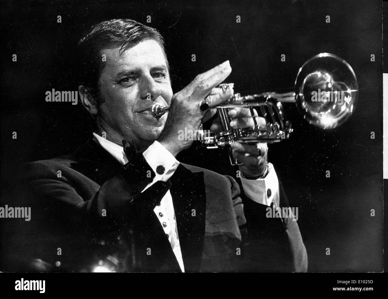 Acteur comédien Jerry Lewis à jouer de la trompette Banque D'Images