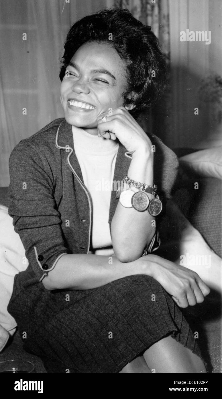 Singer d'Eartha Kitt comme conférence de presse dans l'hôtel Banque D'Images