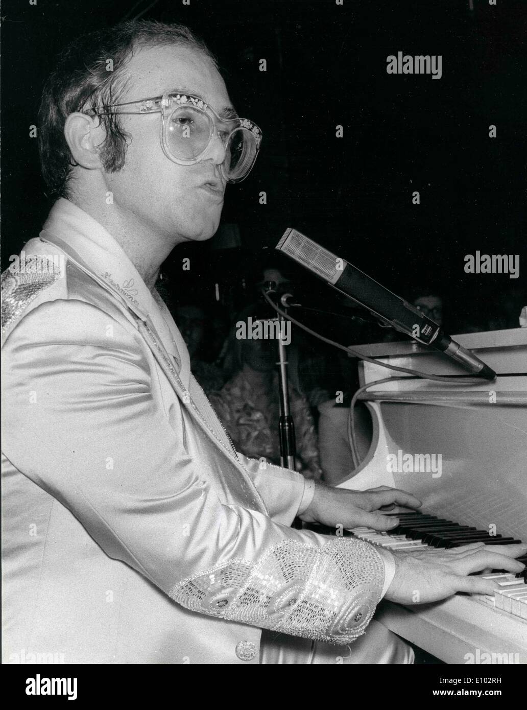 Elton John Singer se produit en concert Banque D'Images