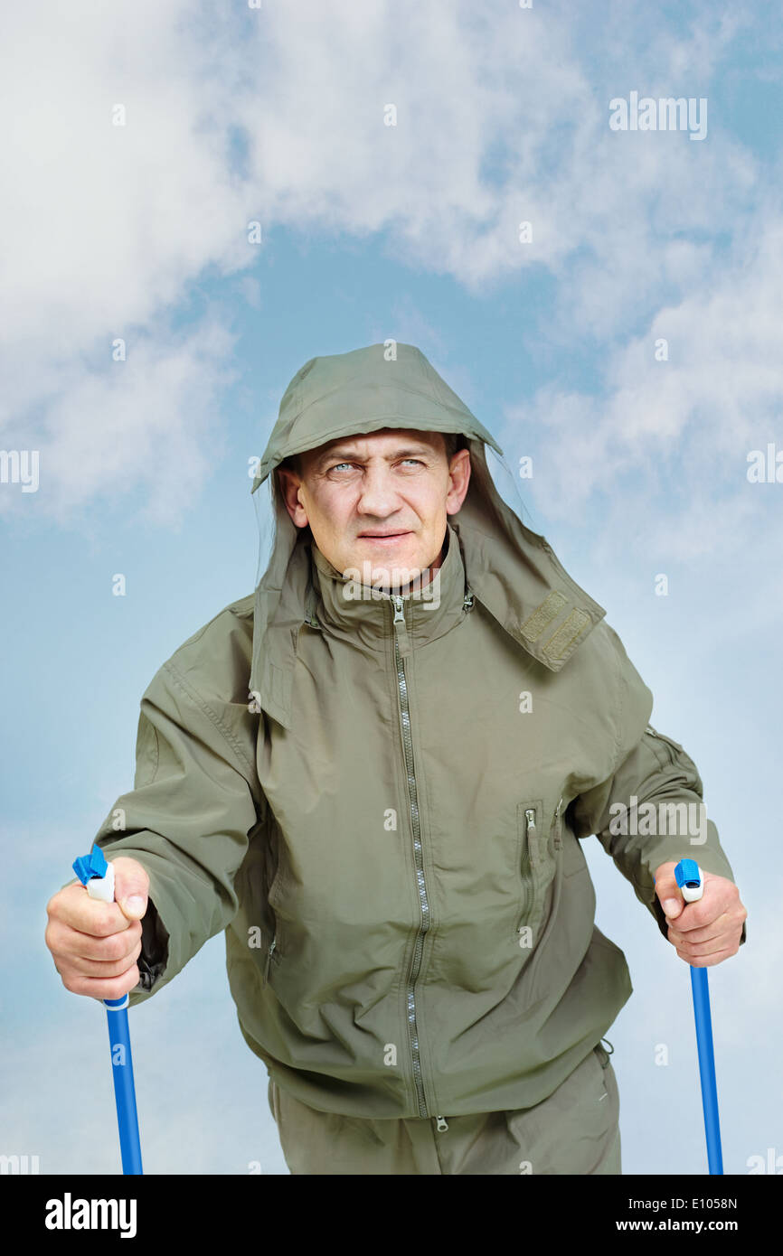 Portrait d'homme mûr en veste sur trip Banque D'Images