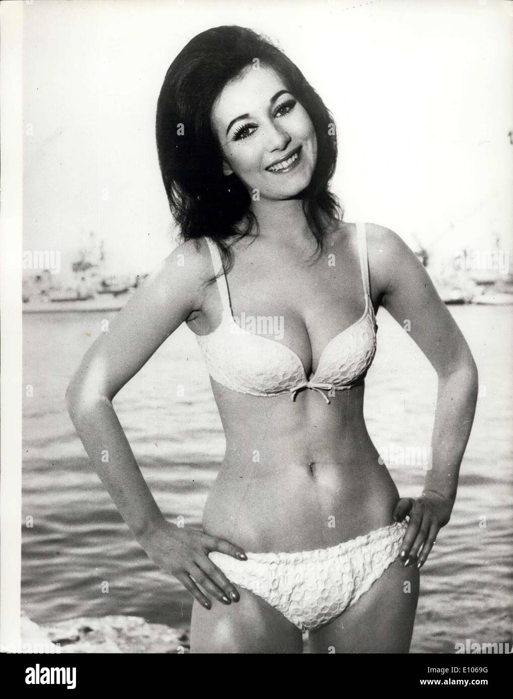 09 janvier, 1970 - Les Marins Mules : Rencontrez la Royal Australian Navy's pin-up girl. C'est Christine Roberts et elle vient d'être nommé pour le titre, Christine a fait apparition à la télévision avec la Marine's band et a aidé à beaucoup les performances. Banque D'Images