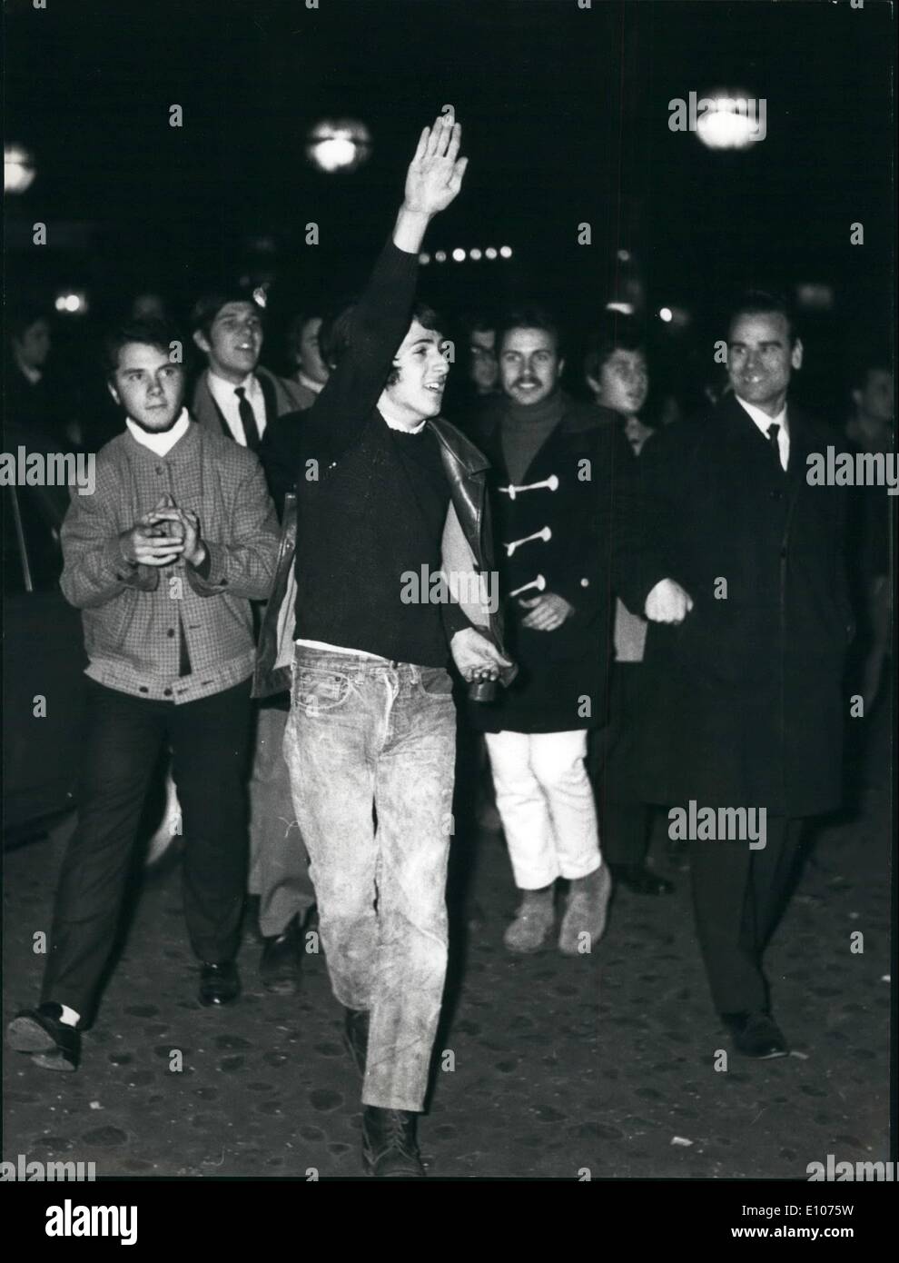 10 févr. 02, 1970 - Les jeunes amoureux, Paris Metro Express, Boissy St-Leger Banque D'Images