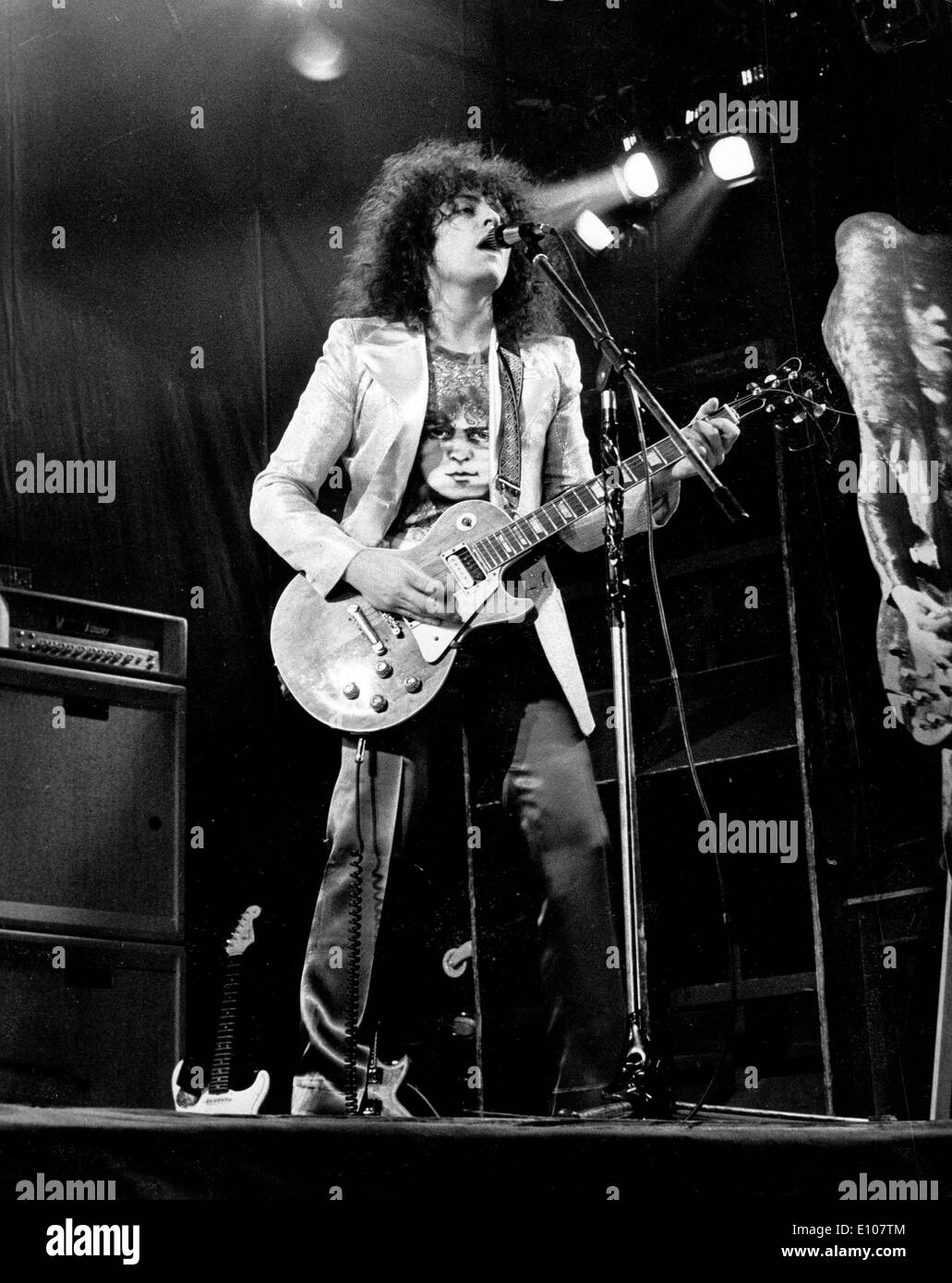 Musicien marc Bolan en concert à l'Empire extérieure Banque D'Images