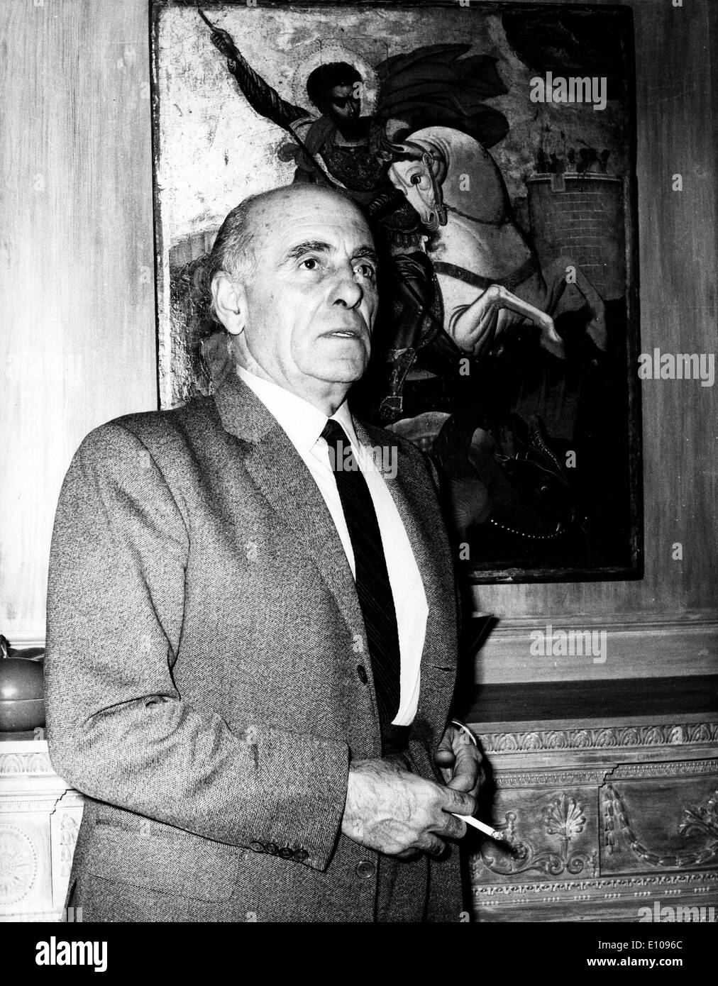 Yiannis Carras aka John C.Carras, était un magnat du transport maritime grec. À la fin de 1960, il a acheté un espace élargi dans la péninsule de Sithonia Chalkidiki, dans le nord de la Grèce et en 1973 il a commencé à construire une station touristique, connu sous le nom de Porto Carras, qui devient l'un des plus célèbres villages de vacances en Grèce. Yiannis Carras est mort en 1989 Banque D'Images