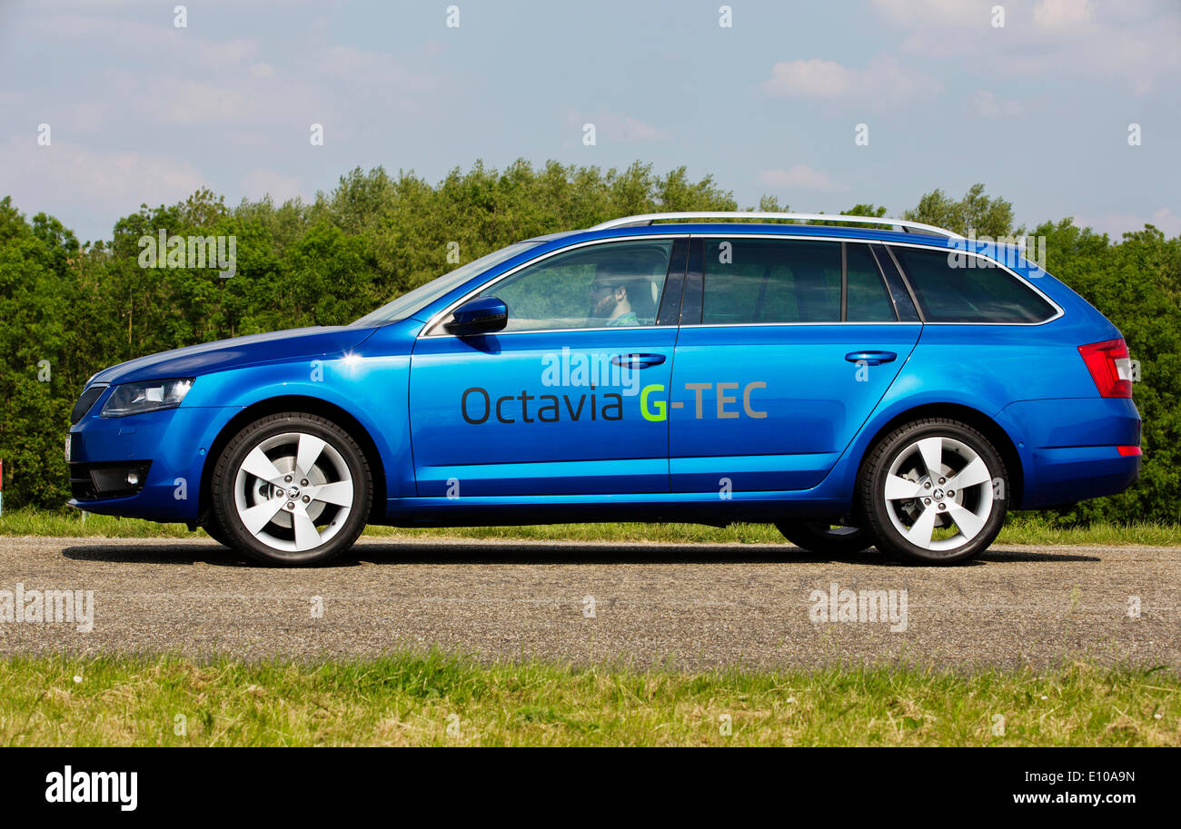 Nouvelle Skoda Octavia G-TEC avec le CNG, première Skoda Octavia avec entraînement de gaz naturel en standard, a été présenté à la presse internationale à Amsterdam, Pays-Bas, le 19 mai 2014. SKODA Octavia G-TEC a moteur turbo TSI 1.4 bivalent d'une capacité de 8 Banque D'Images